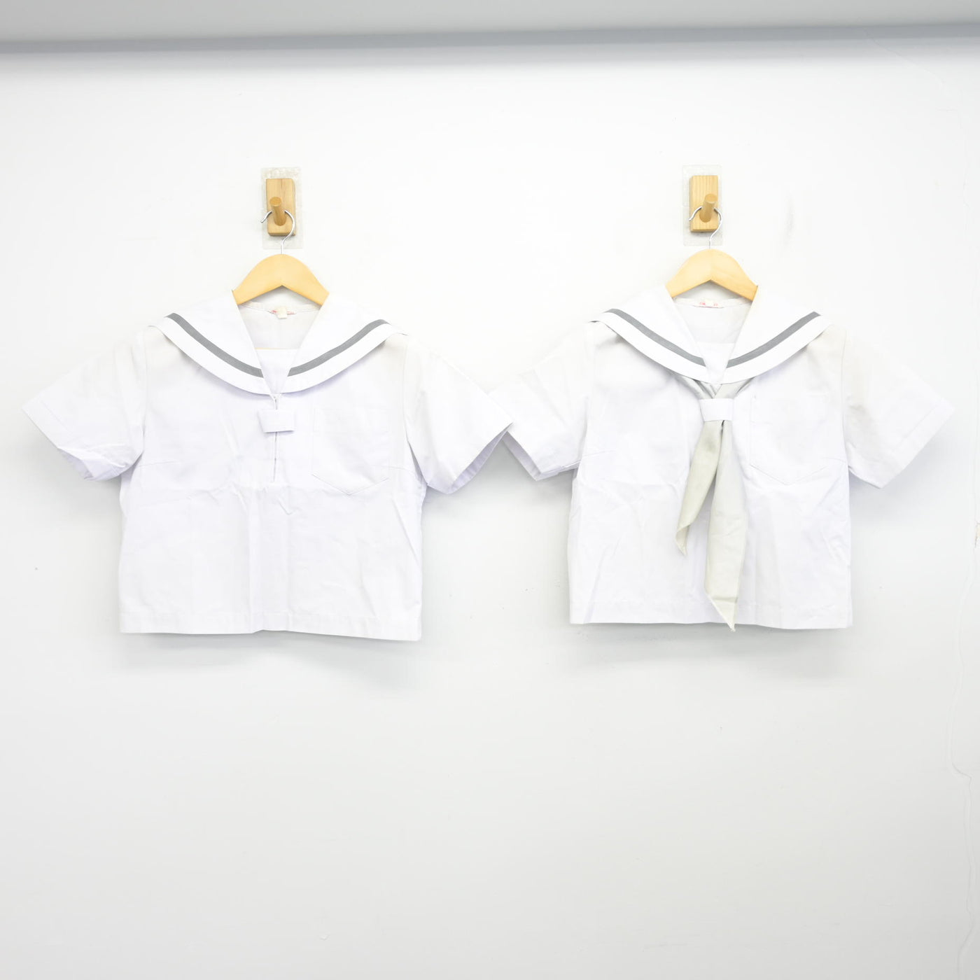 【中古】兵庫県 朝日中学校 女子制服 4点 (セーラー服・スカート) sf100141