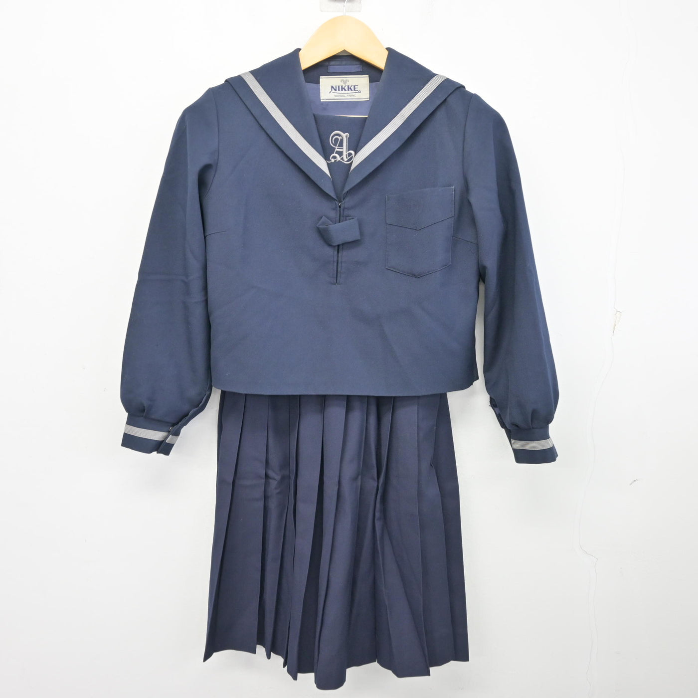 【中古】兵庫県 朝日中学校 女子制服 2点 (セーラー服・スカート) sf100142