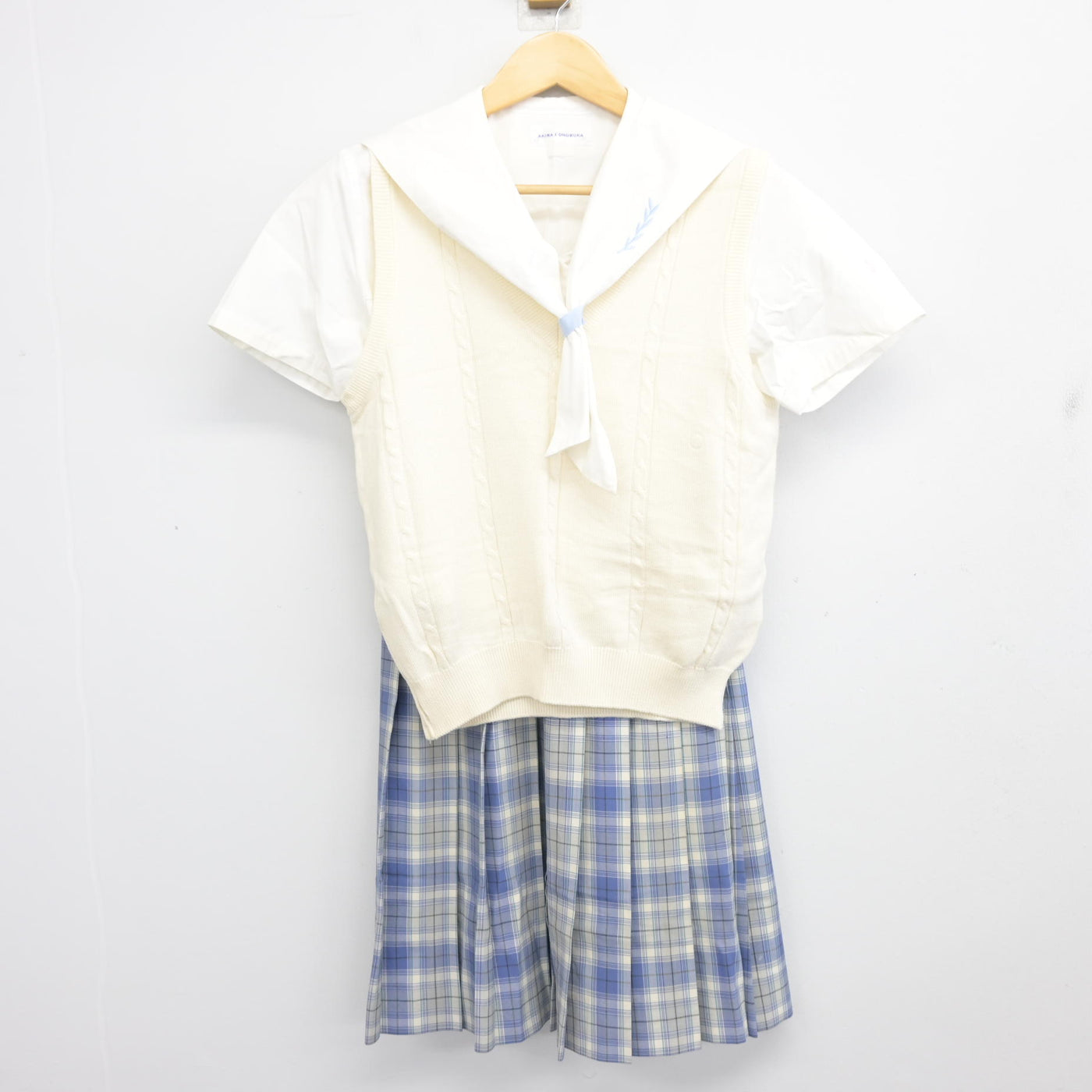 【中古】愛知県 名城大学附属高等学校 女子制服 3点 (ニットベスト・セーラー服・スカート) sf100209