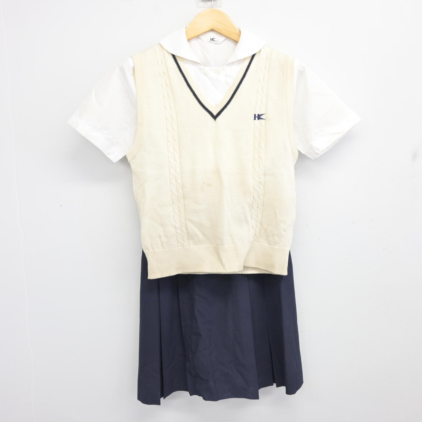 【中古】岡山県 明誠学院高等学校 女子制服 3点 (ニットベスト・シャツ・スカート) sf100213