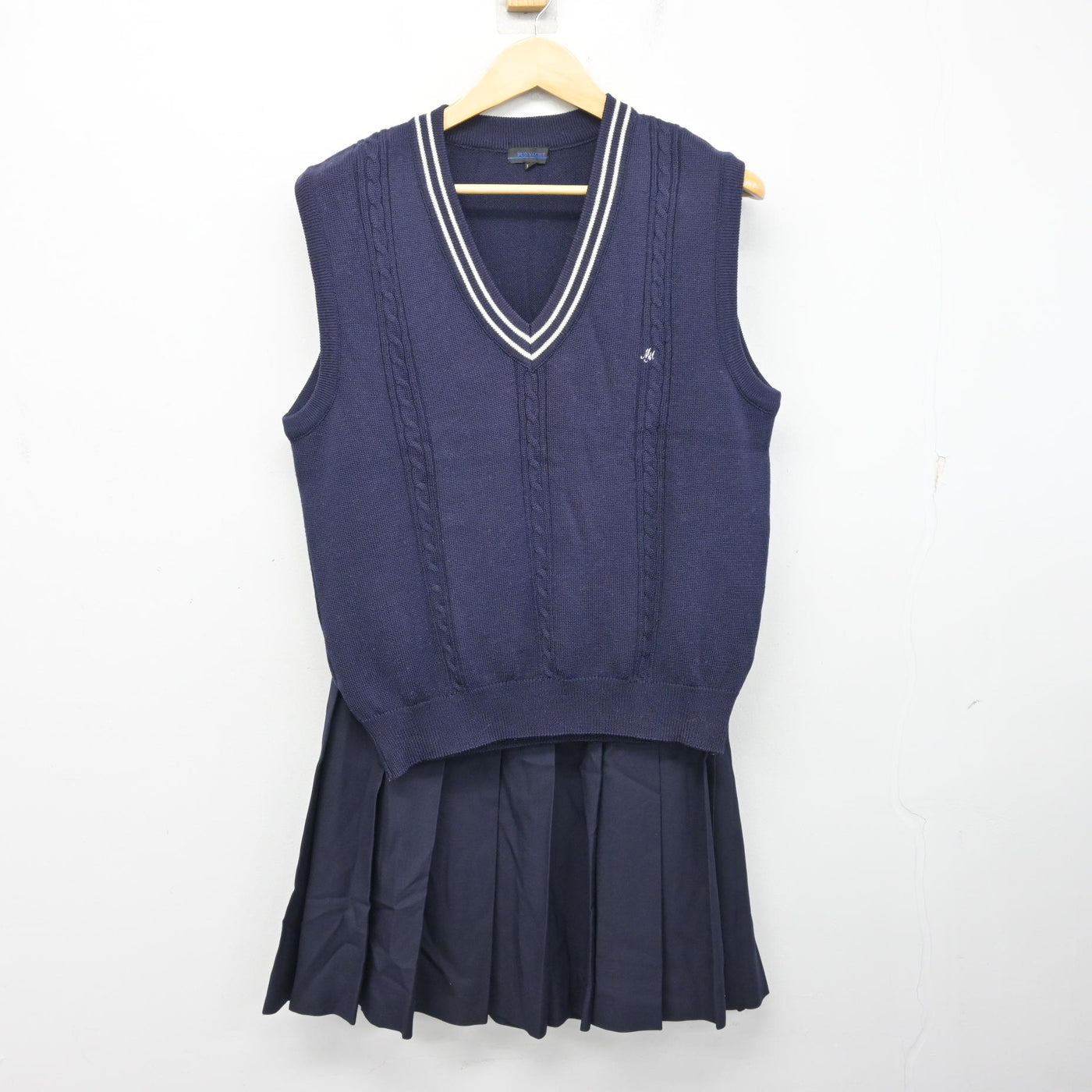 【中古】静岡県 三島南高等学校 女子制服 4点 (ブレザー・ニット・スカート) sf100270