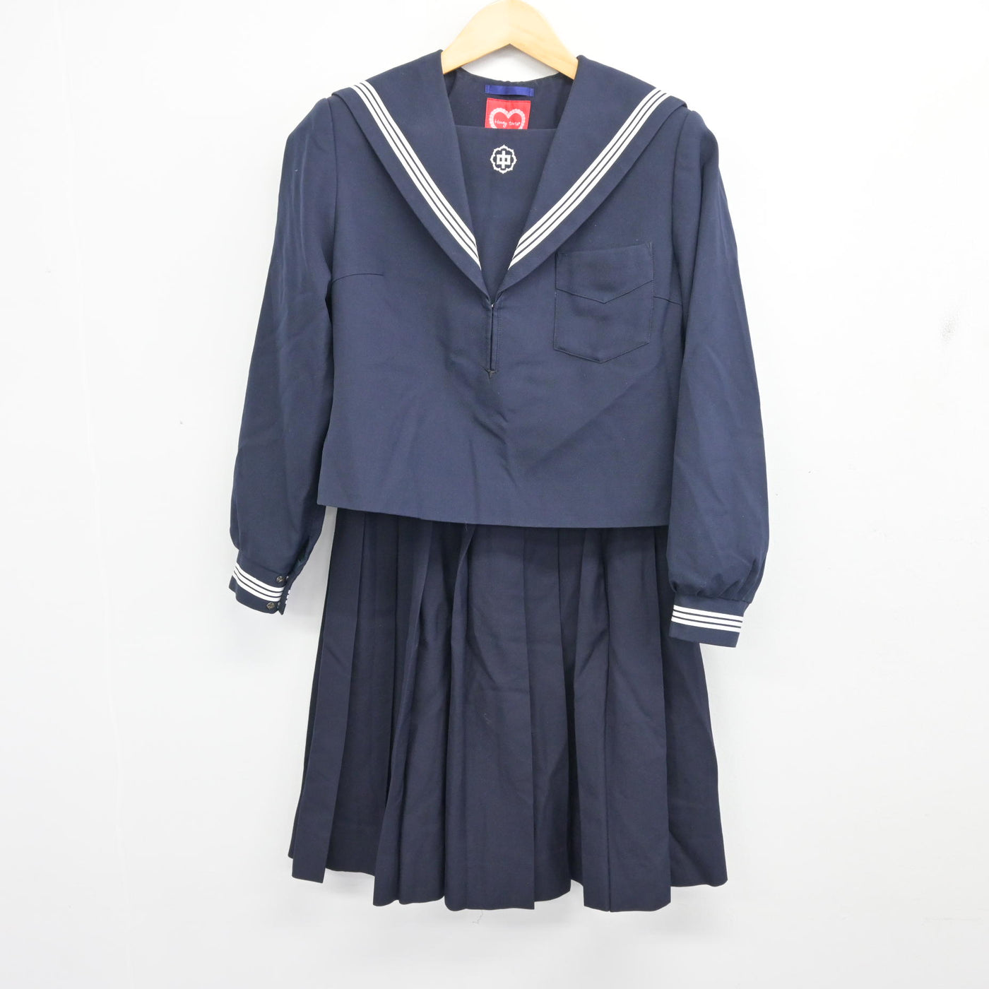 【中古】 学校名不明 女子制服 2点 (セーラー服・スカート) sf100311