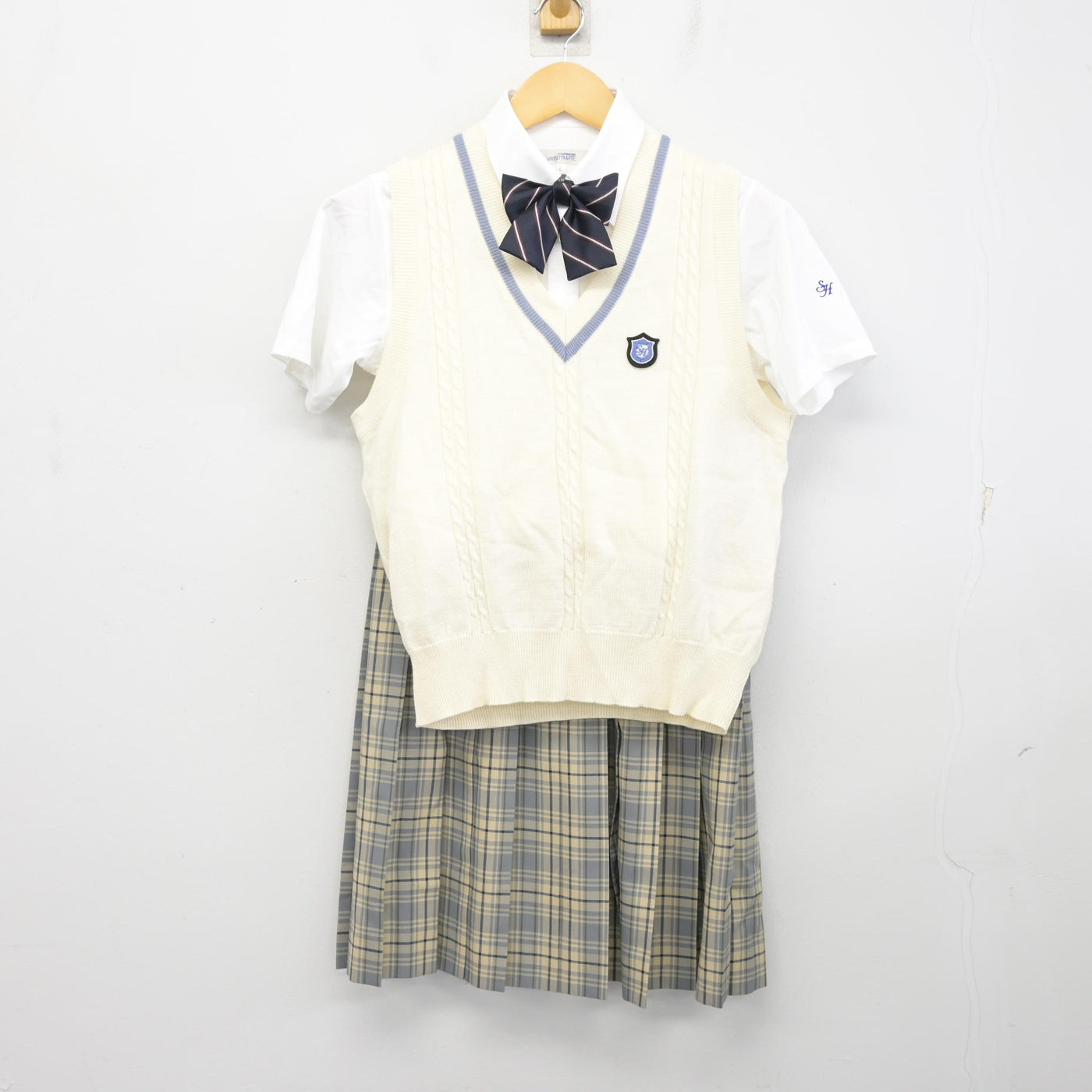 【中古】北海道 札幌北斗高等学校 女子制服 4点 (ニットベスト・シャツ・スカート) sf100360
