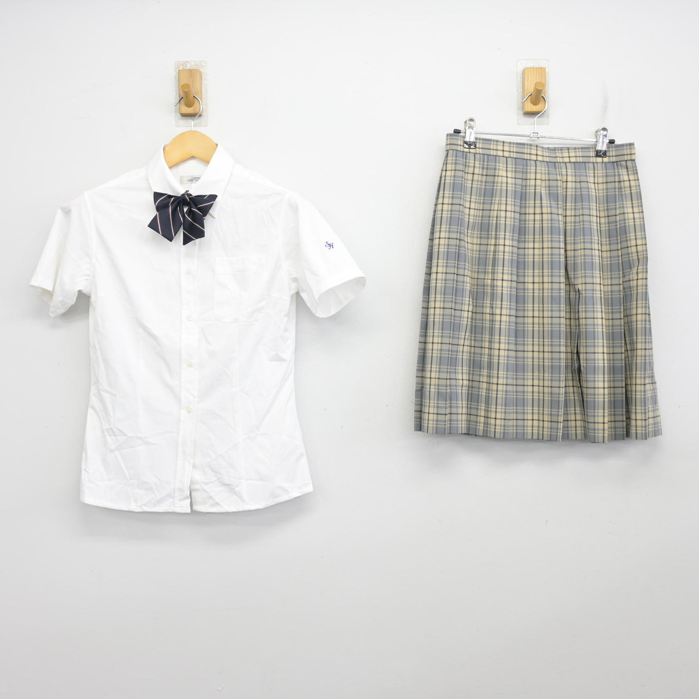 【中古】北海道 札幌北斗高等学校 女子制服 4点 (ニットベスト・シャツ・スカート) sf100360