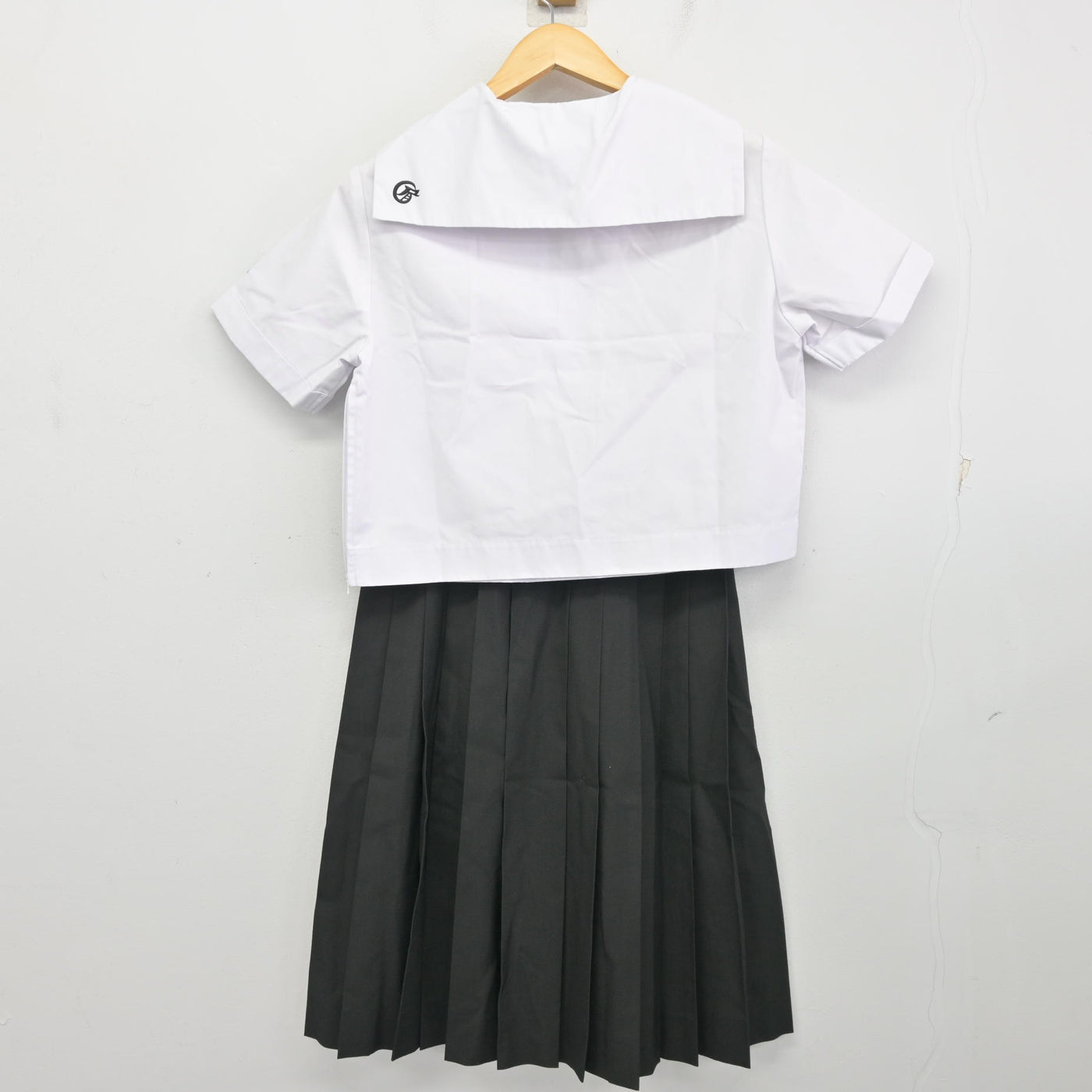 【中古】鹿児島県 玉龍中学校 女子制服 2点 (セーラー服・スカート) sf100372