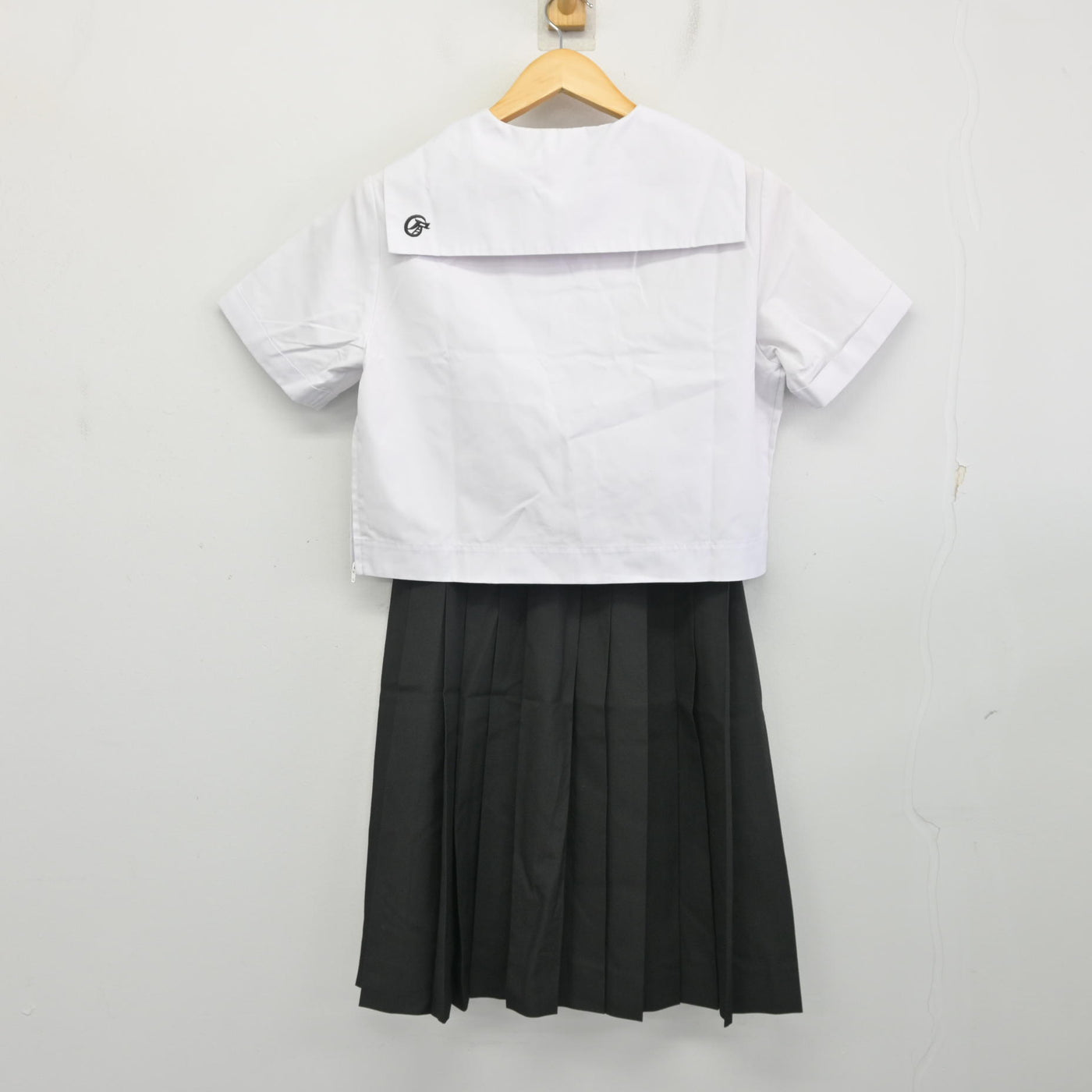【中古】鹿児島県 玉龍中学校 女子制服 2点 (セーラー服・スカート) sf100373