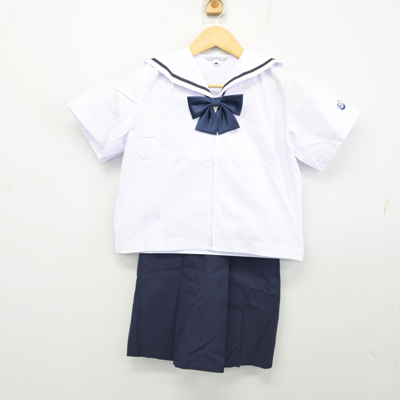【中古】広島県 広島三育小学校 女子制服 3点 (セーラー服・スカート) sf100380