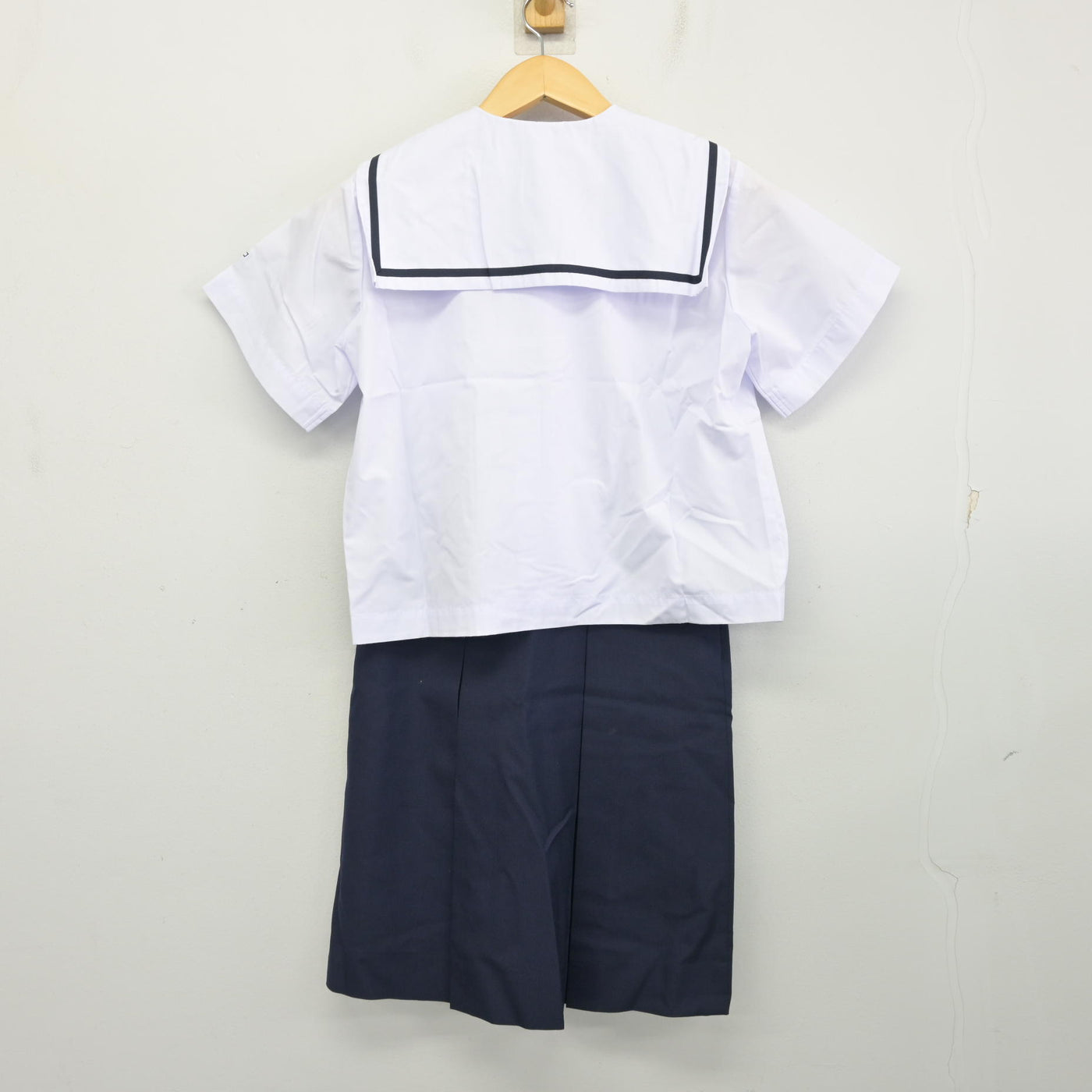 【中古】広島県 広島三育小学校 女子制服 2点 (セーラー服・スカート) sf100382