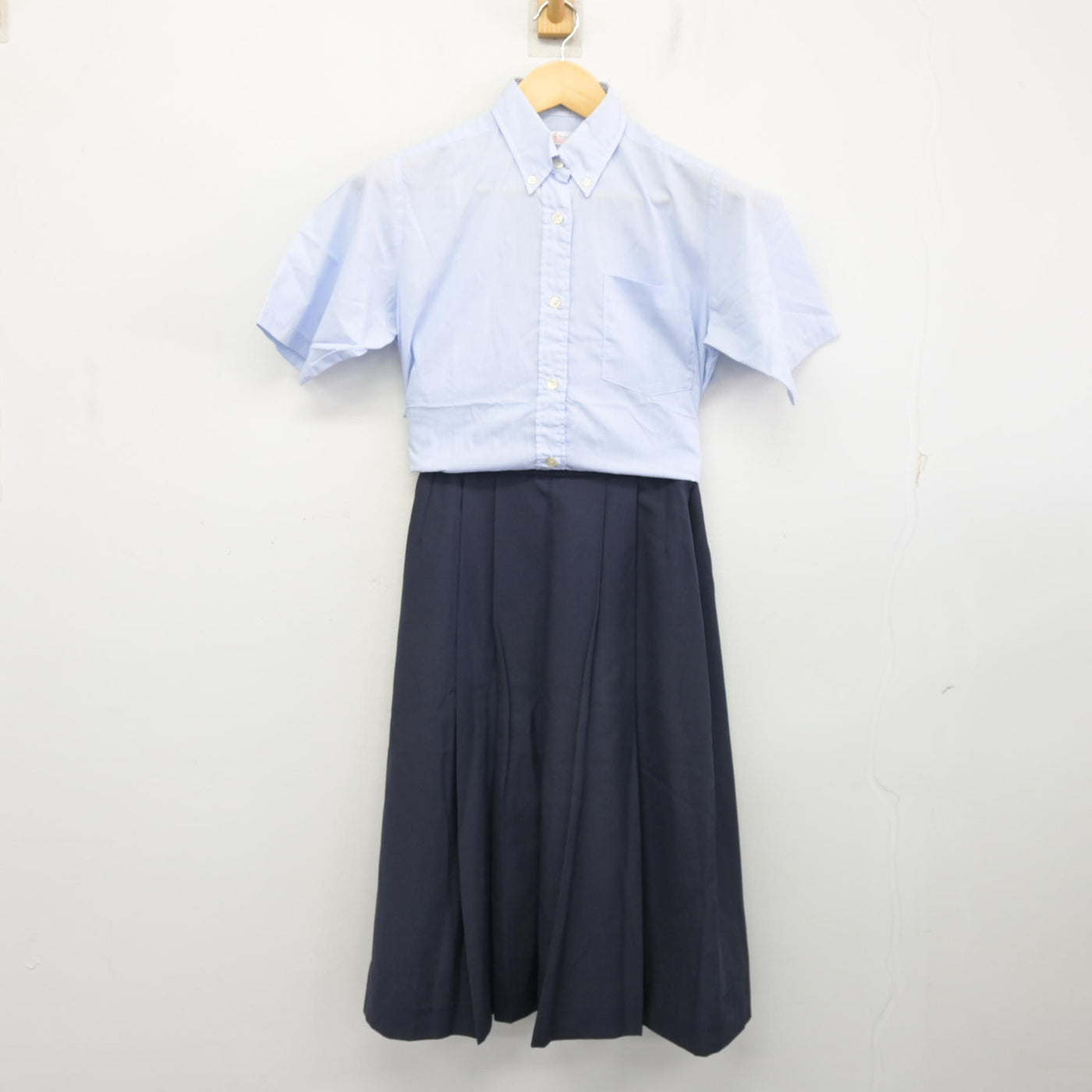 【中古】東京都 足立区立第四中学校 女子制服 2点 (シャツ・スカート) sf100391
