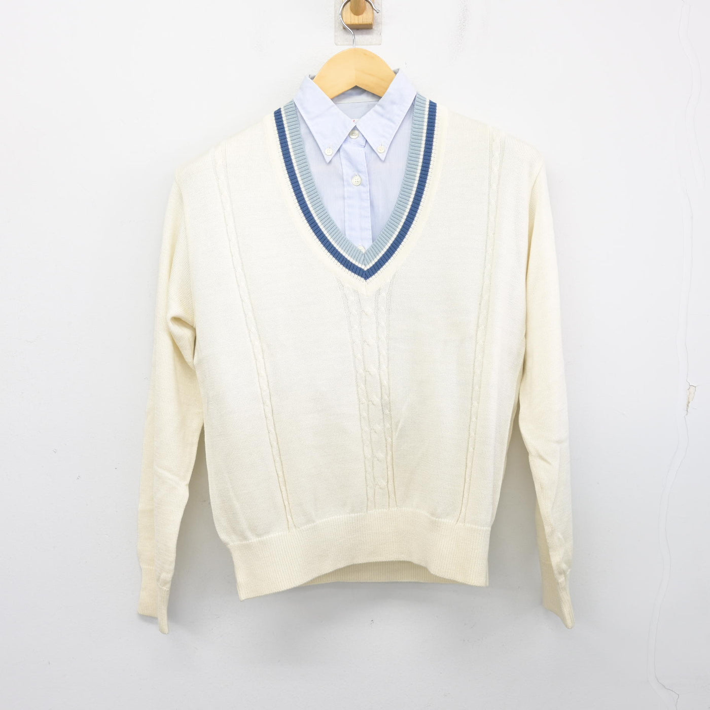 【中古】東京都 足立区立第四中学校 女子制服 2点 (ニット・シャツ) sf100392