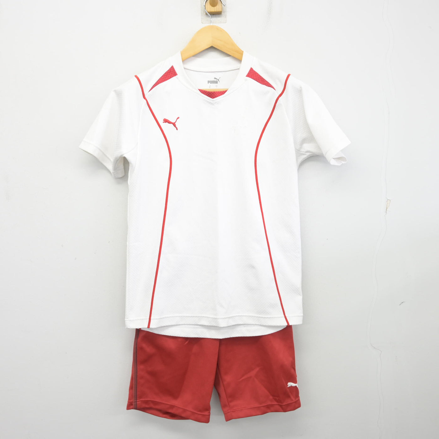 【中古】大阪府 大阪桐蔭中学校・高等学校 女子制服 2点 (体操服 上・体操服 下) sf100436