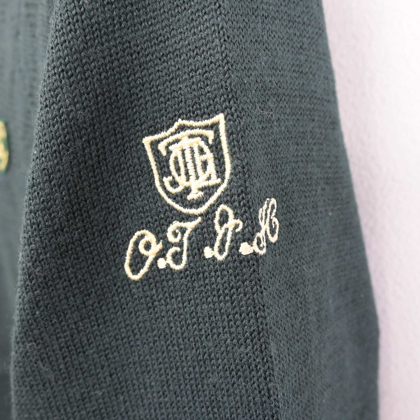 【中古】大阪府 大阪桐蔭中学校・高等学校 女子制服 2点 (ニット・シャツ) sf100438