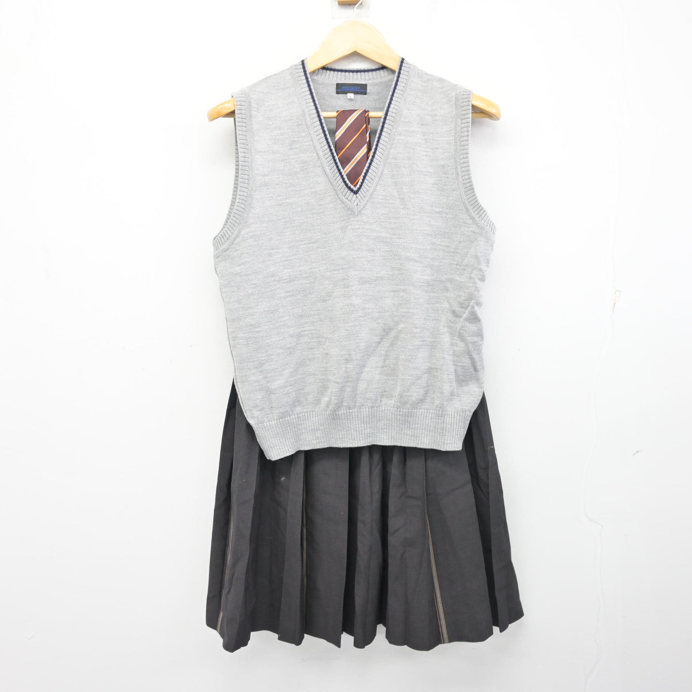 【中古】広島県 崇徳中学校・高等学校 女子制服 3点 (ニット・スカート) sf100444