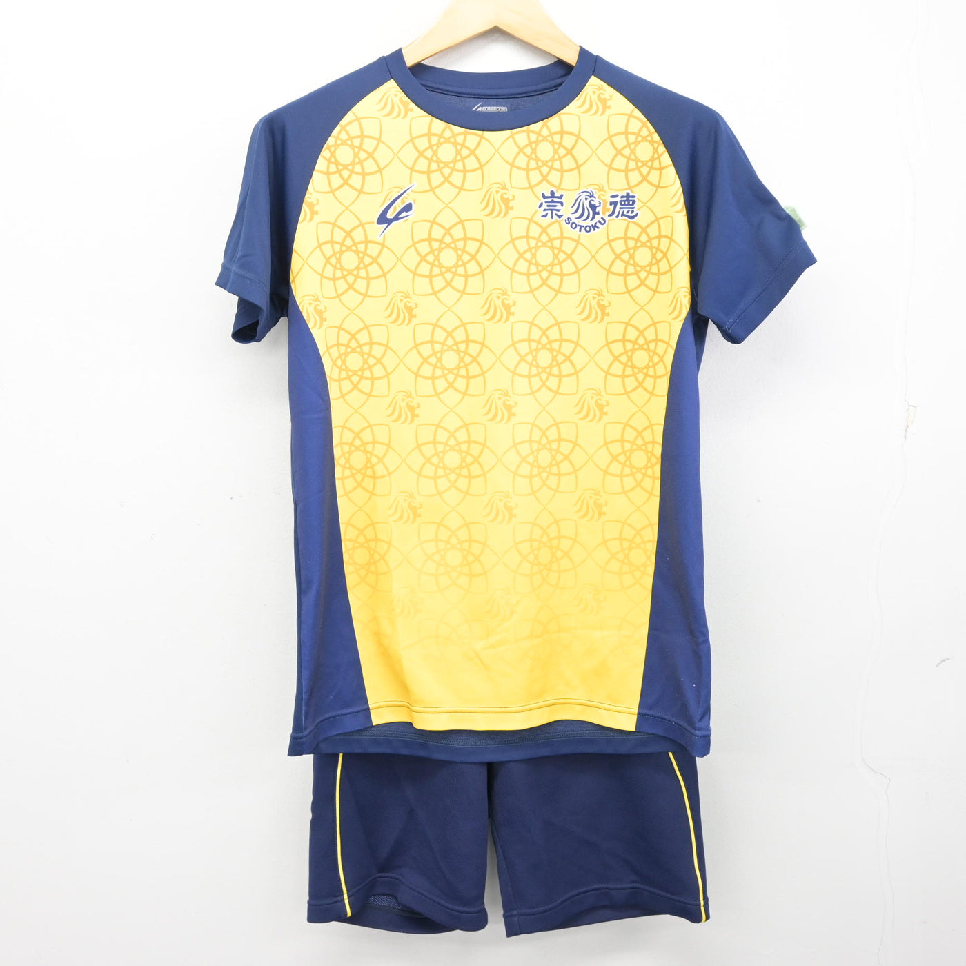 【中古】広島県 崇徳中学校・高等学校 女子制服 2点 (体操服 上・体操服 下) sf100445