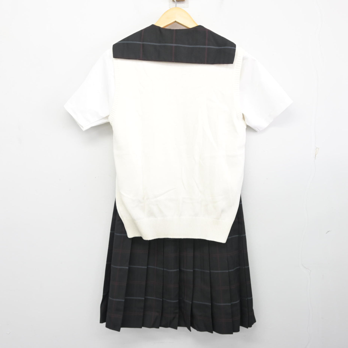 【中古】福岡県 九州産業大学付属九州産業高等学校 女子制服 3点 (ニットベスト・ブラウス・スカート) sf100452