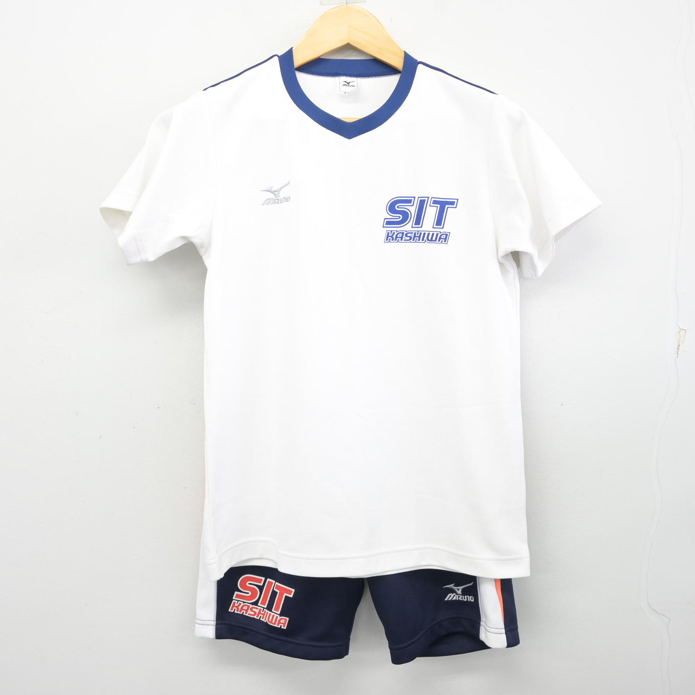 【中古】千葉県 芝浦工業大学柏中学高等学校 女子制服 3点 (体操服 上・体操服 下) sf100456