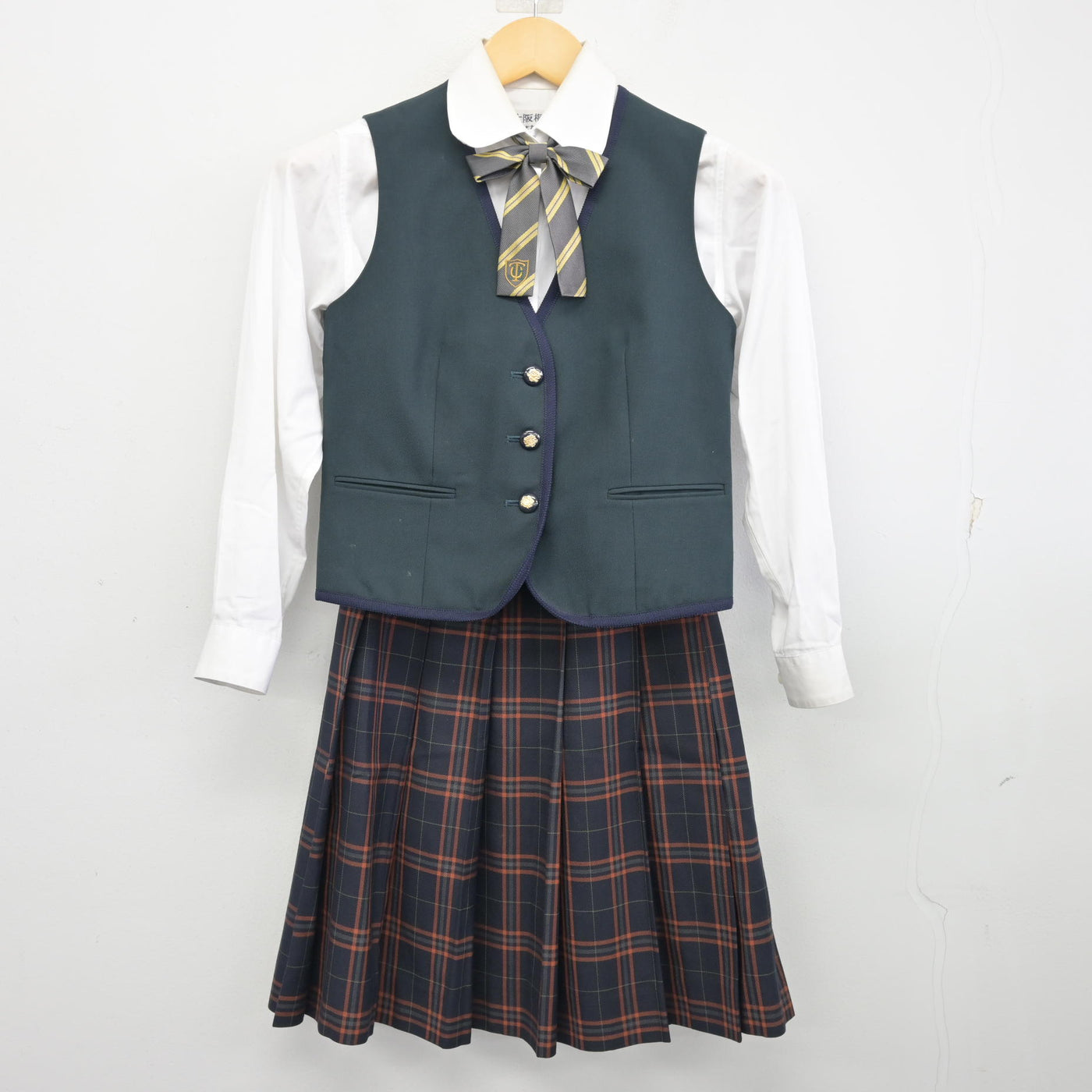 【中古】大阪府 大阪桐蔭中学校 女子制服 5点 (ブレザー・ベスト・シャツ・スカート) sf100493