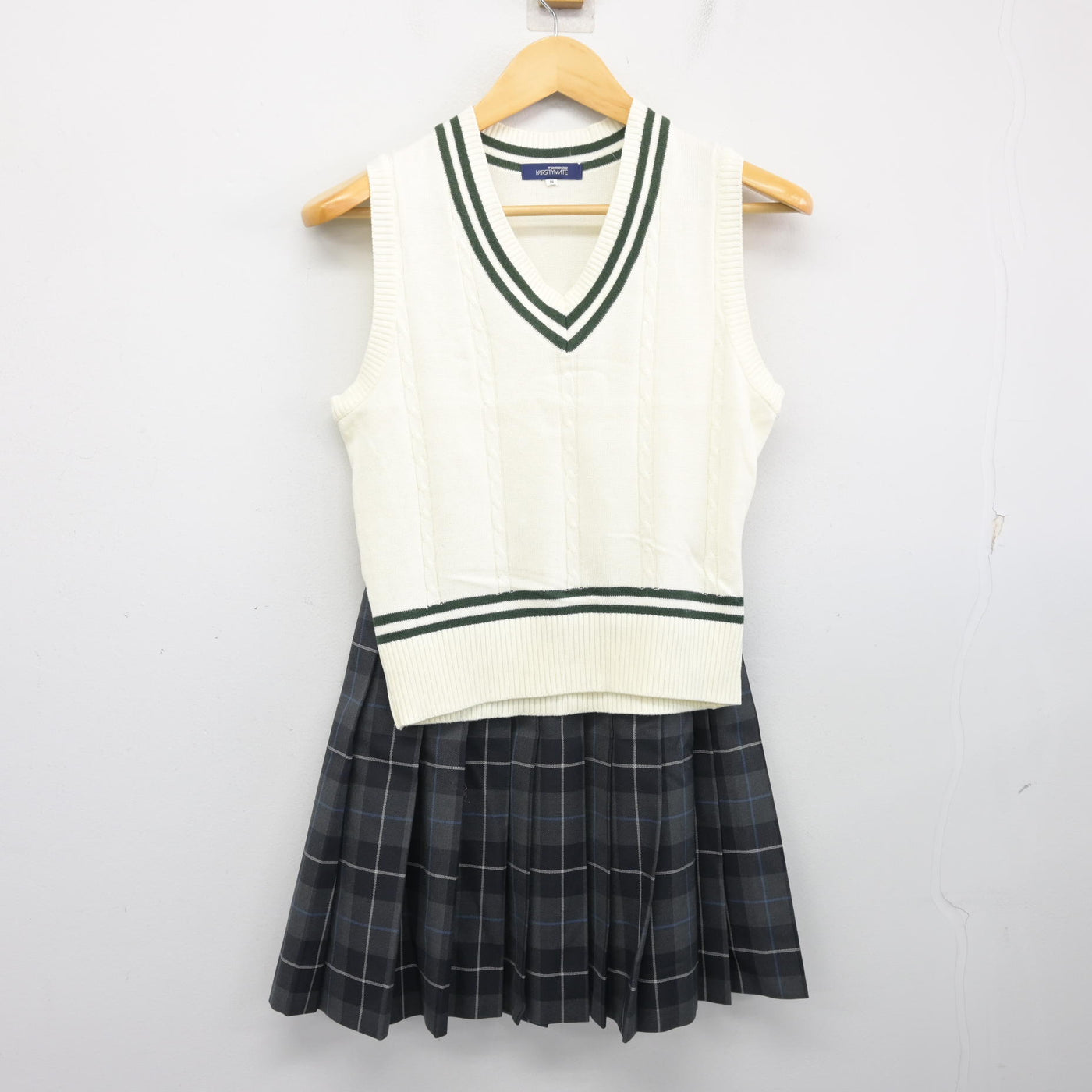 【中古】神奈川県 藤沢市立第一中学校 女子制服 4点 (ブレザー・ニットベスト・スカート) sf100556