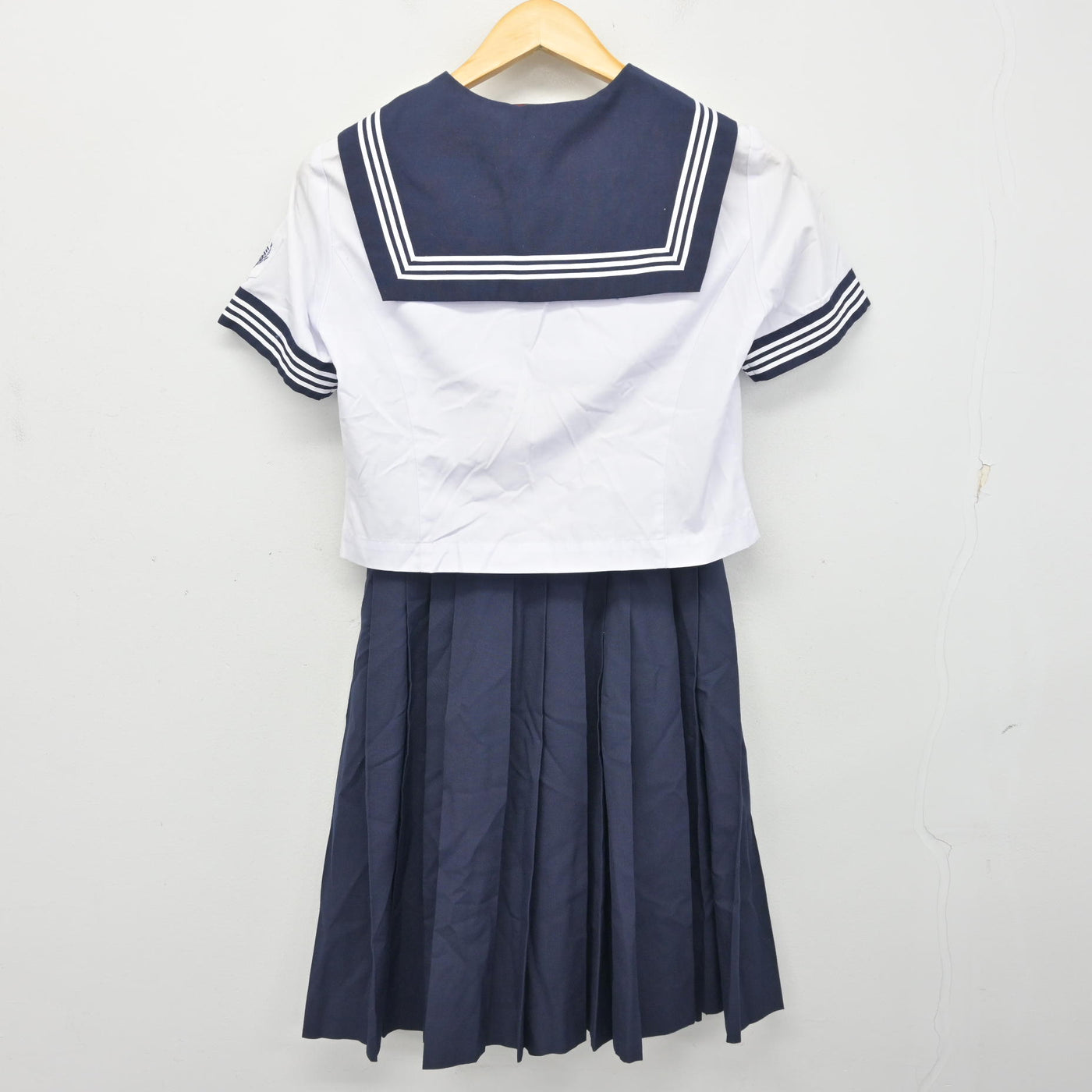 【中古】東京都 小松川第三中学校 女子制服 2点 (セーラー服・スカート) sf100571