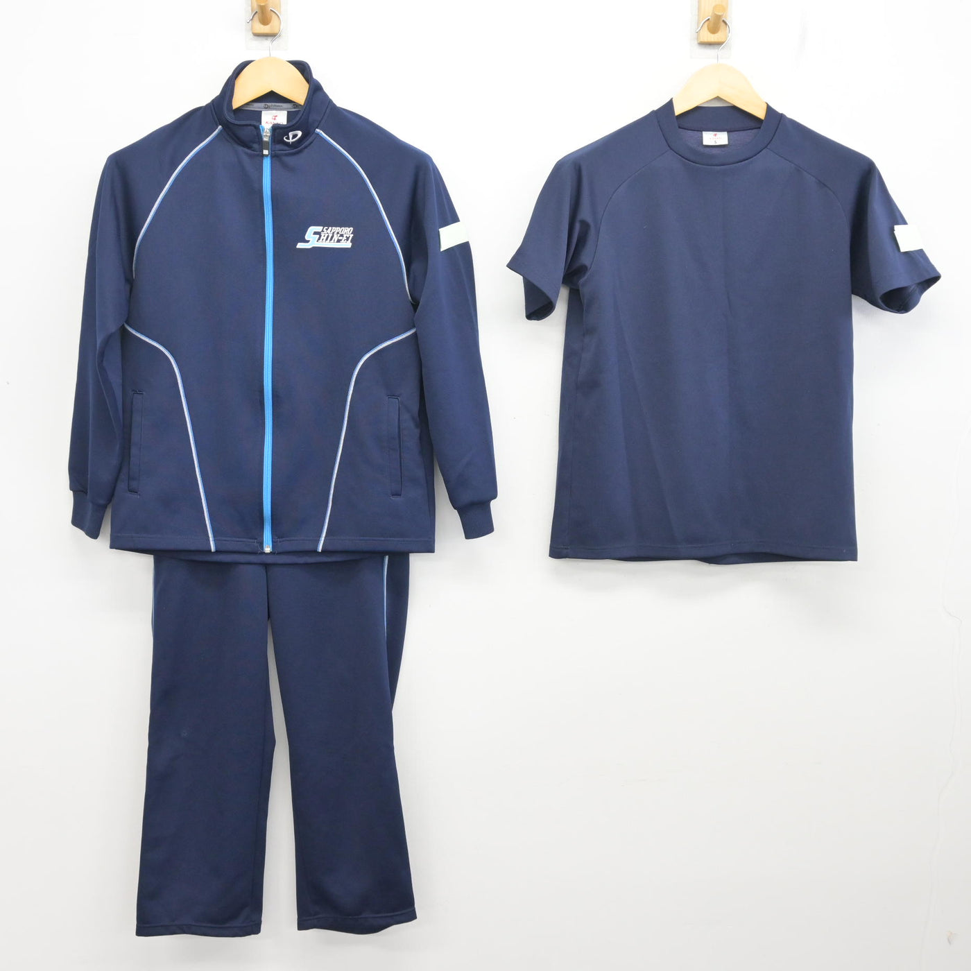 【中古】北海道 北海道札幌真栄高等学校 女子制服 3点 (ジャージ 上・体操服 上・ジャージ 下) sf100645