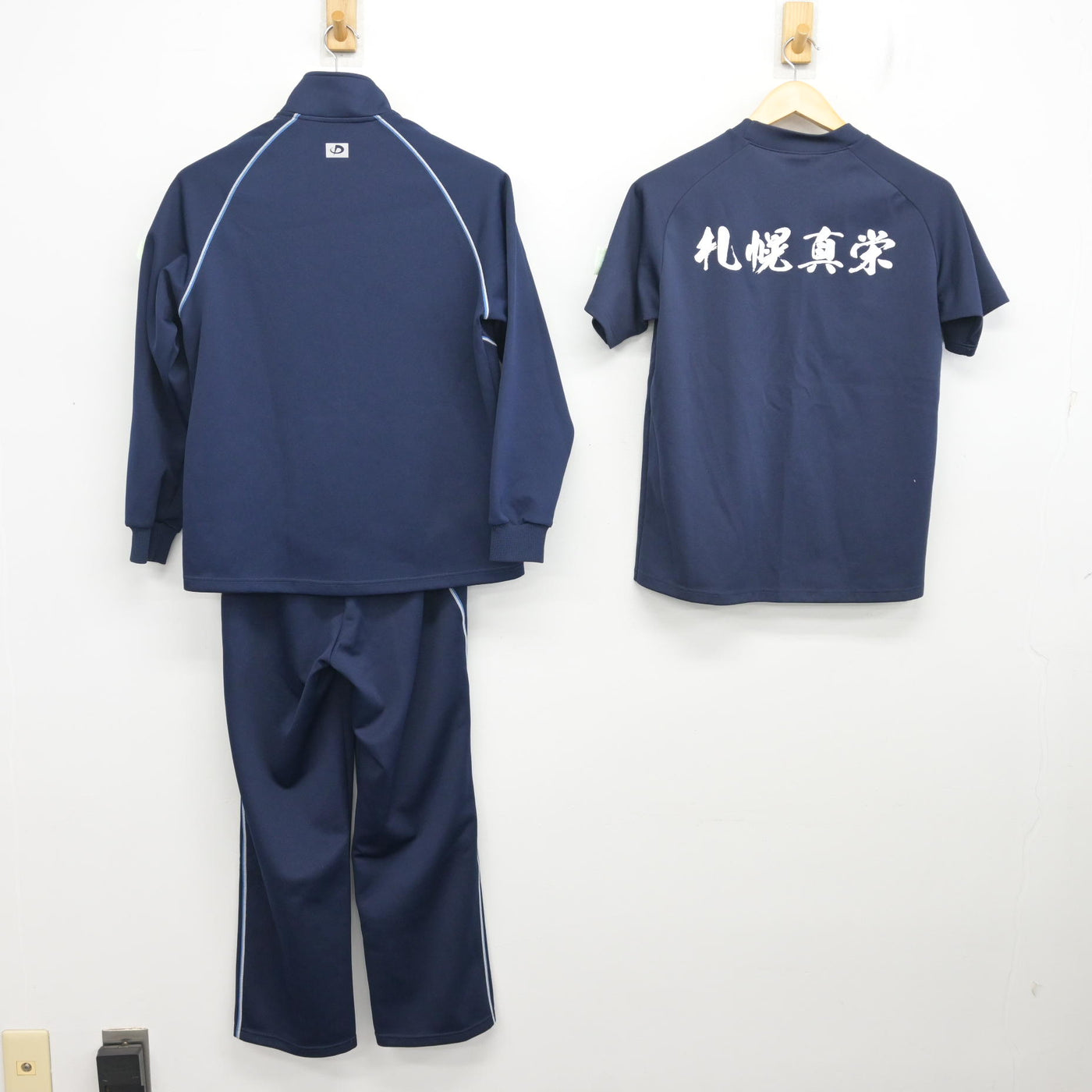 【中古】北海道 北海道札幌真栄高等学校 女子制服 3点 (ジャージ 上・体操服 上・ジャージ 下) sf100645