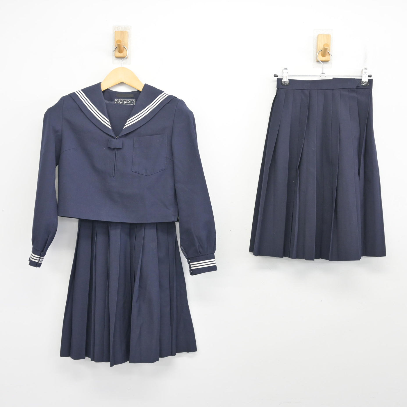【中古】鳥取県 境港市立第三中学校 女子制服 3点 (セーラー服・スカート) sf100681