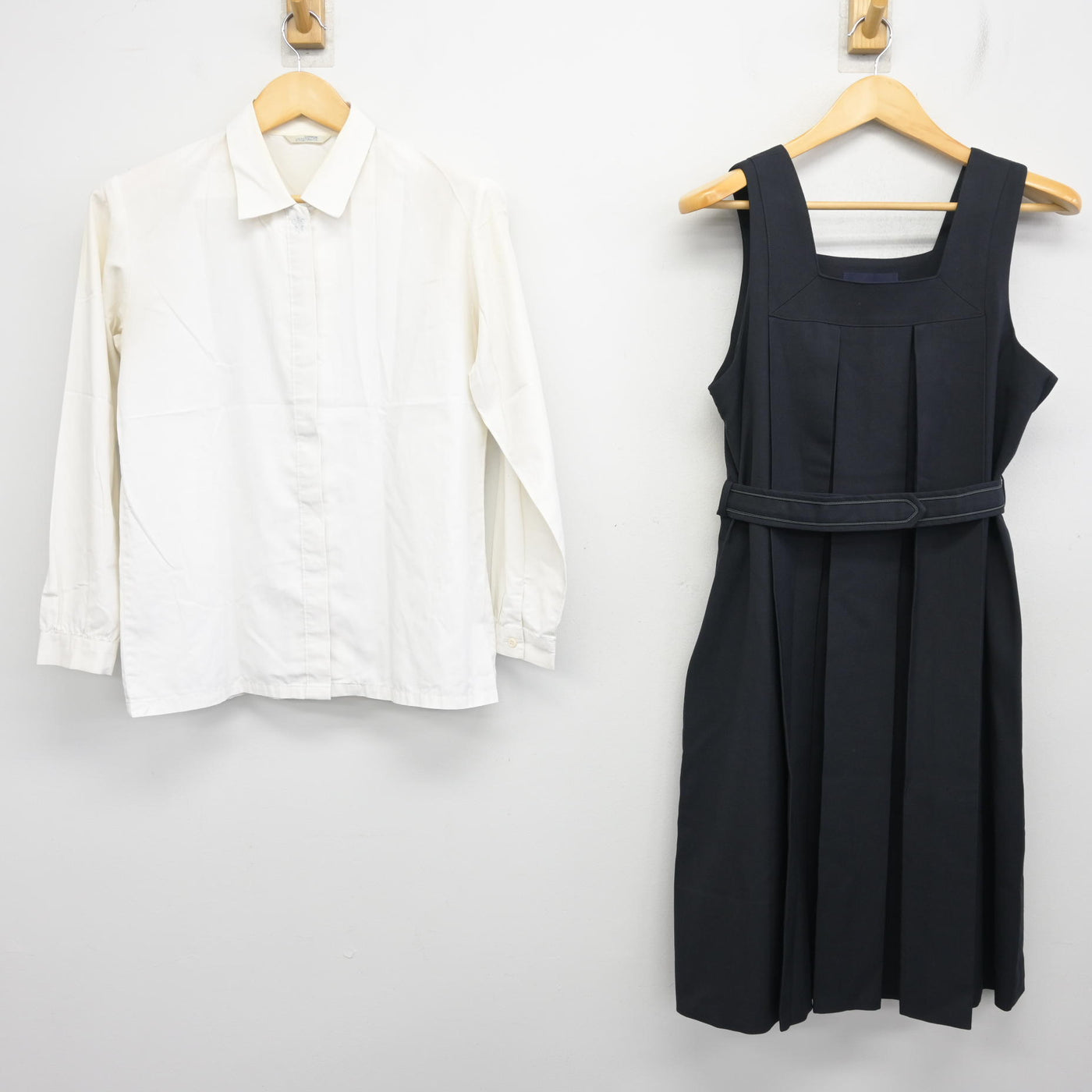 【中古】京都府 京都聖母学院高等学校 女子制服 2点 (ジャンパースカート・シャツ) sf100834