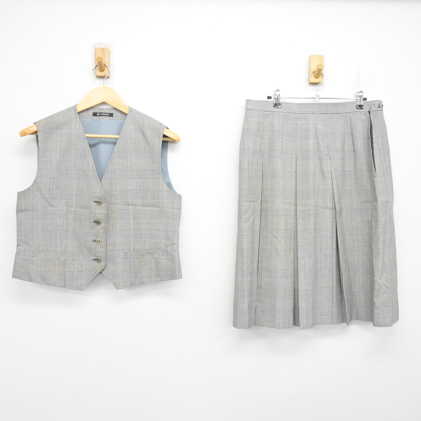 【中古】神奈川県 ヨコスカ調理製菓専門学校 女子制服 2点 (ベスト・スカート) sf100879