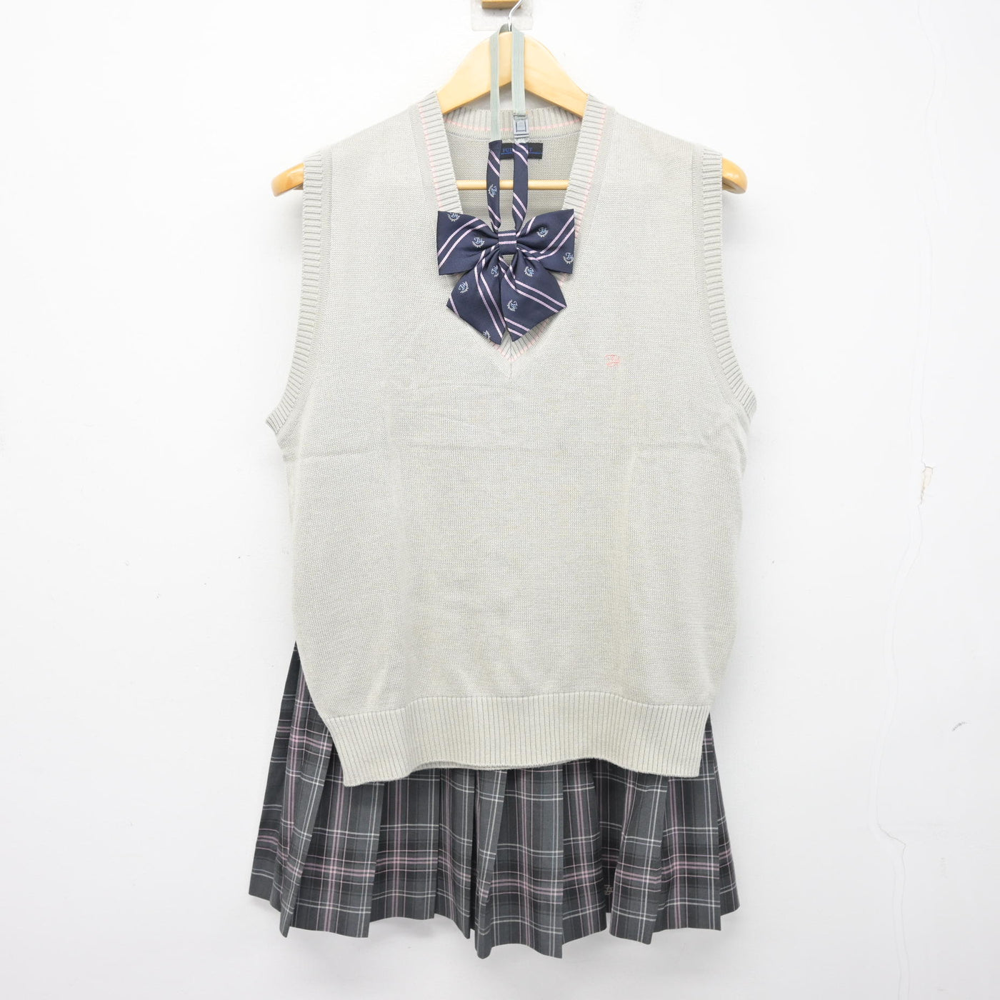 【中古】東京都 富士森高等学校 女子制服 3点 (ニットベスト・スカート) sf100890