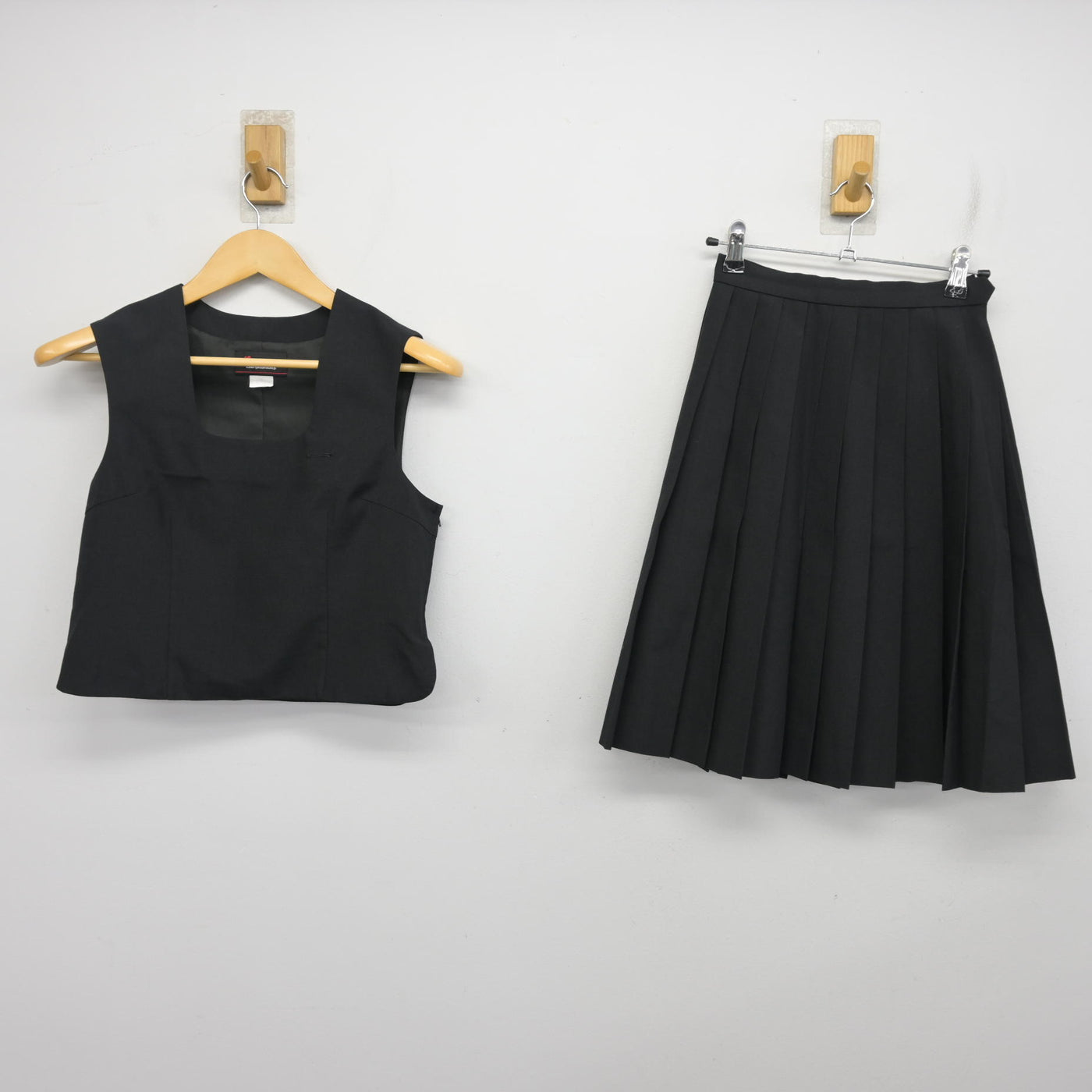 【中古】香川県 高松南高等学校 女子制服 2点 (ベスト・スカート) sf100896