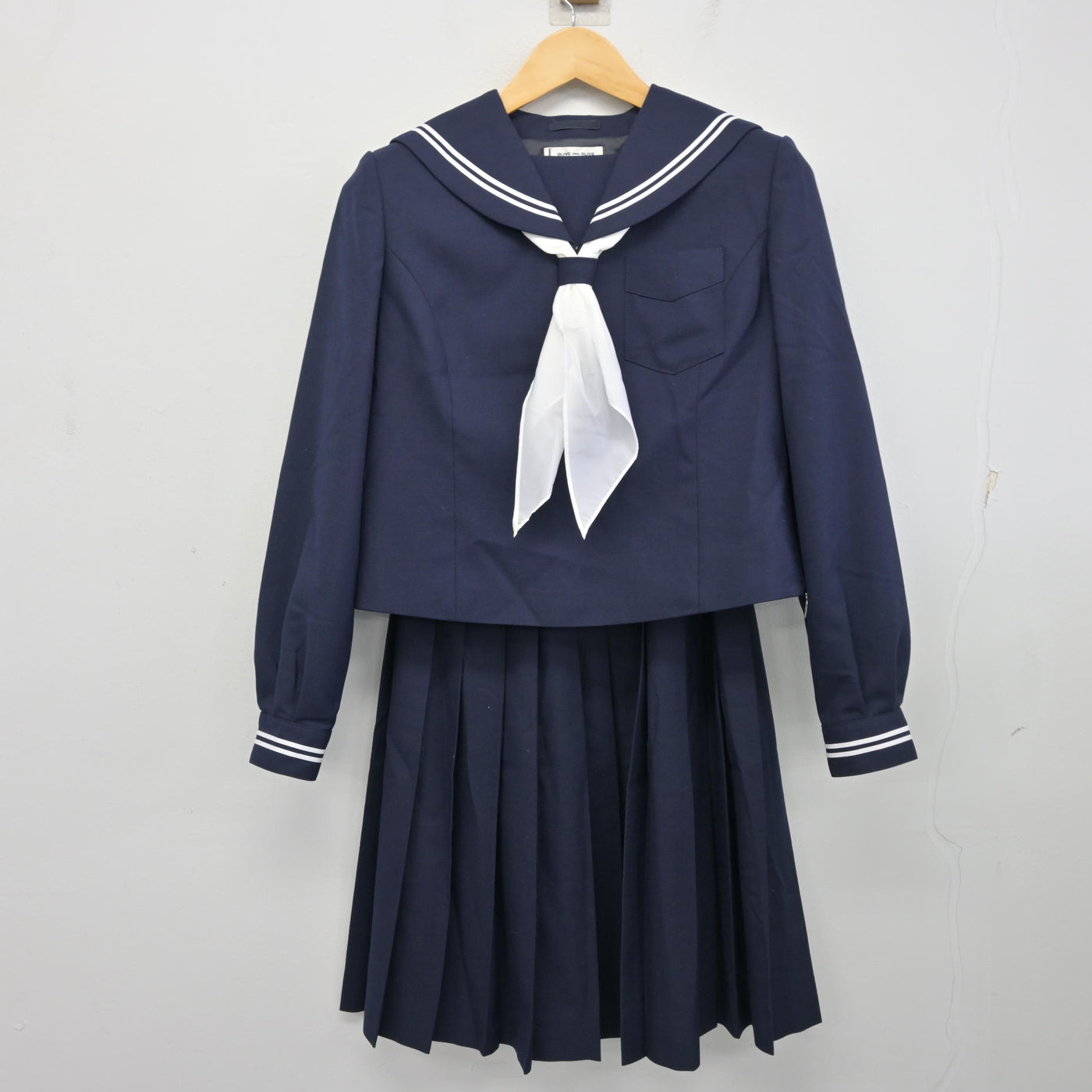 【中古】北海道 千歳中学校 女子制服 3点 (セーラー服・スカート) sf100930
