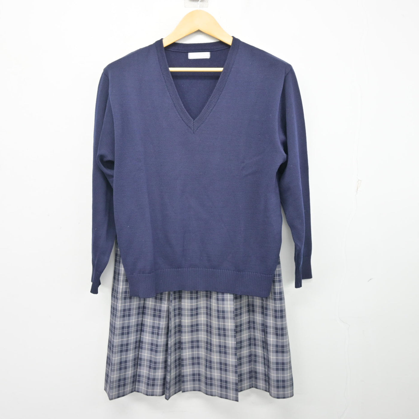 【中古】大阪府 楠葉西中学校 女子制服 2点 (ニット・スカート) sf100934