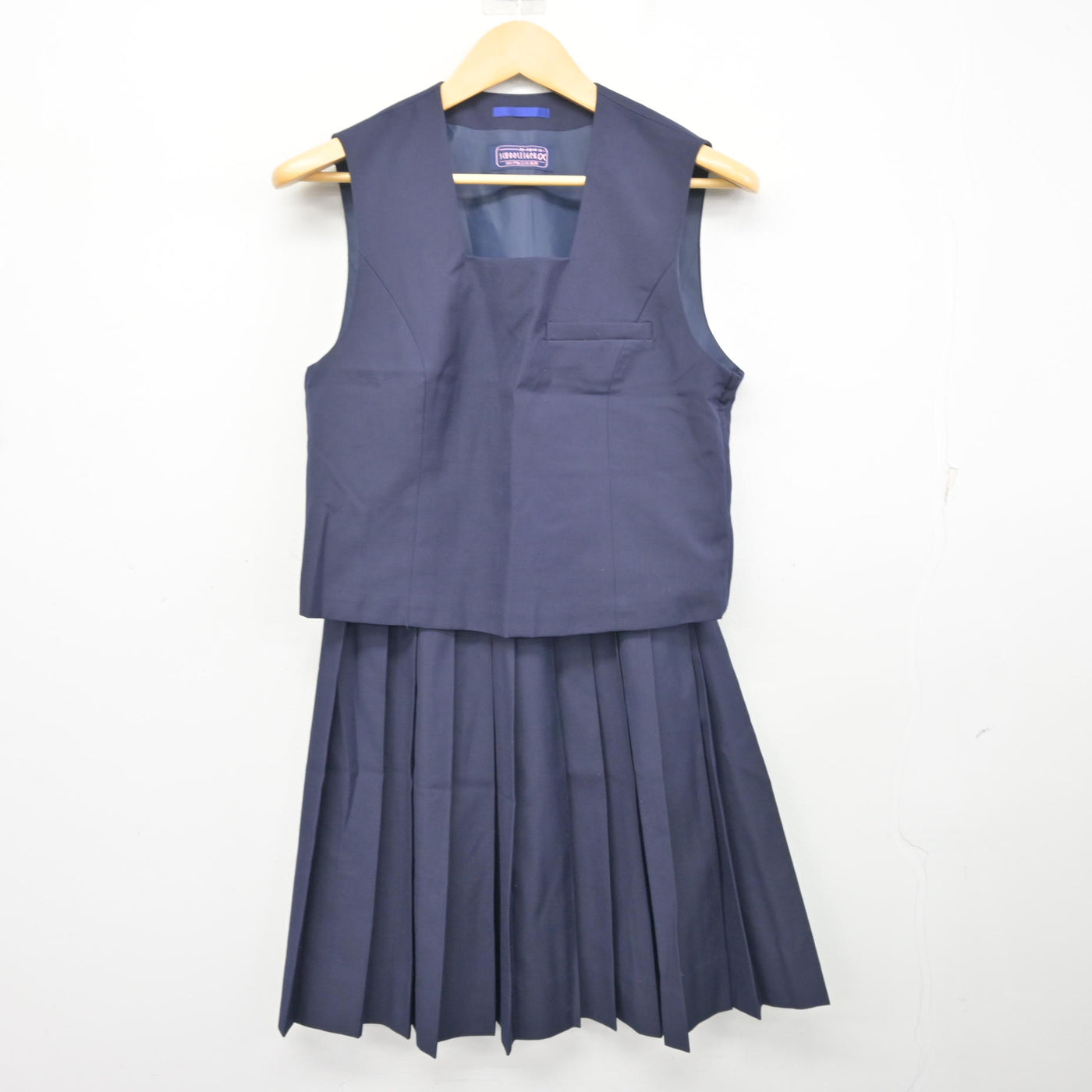 【中古】北海道 美香保中学校 女子制服 2点 (ベスト・スカート) sf100939