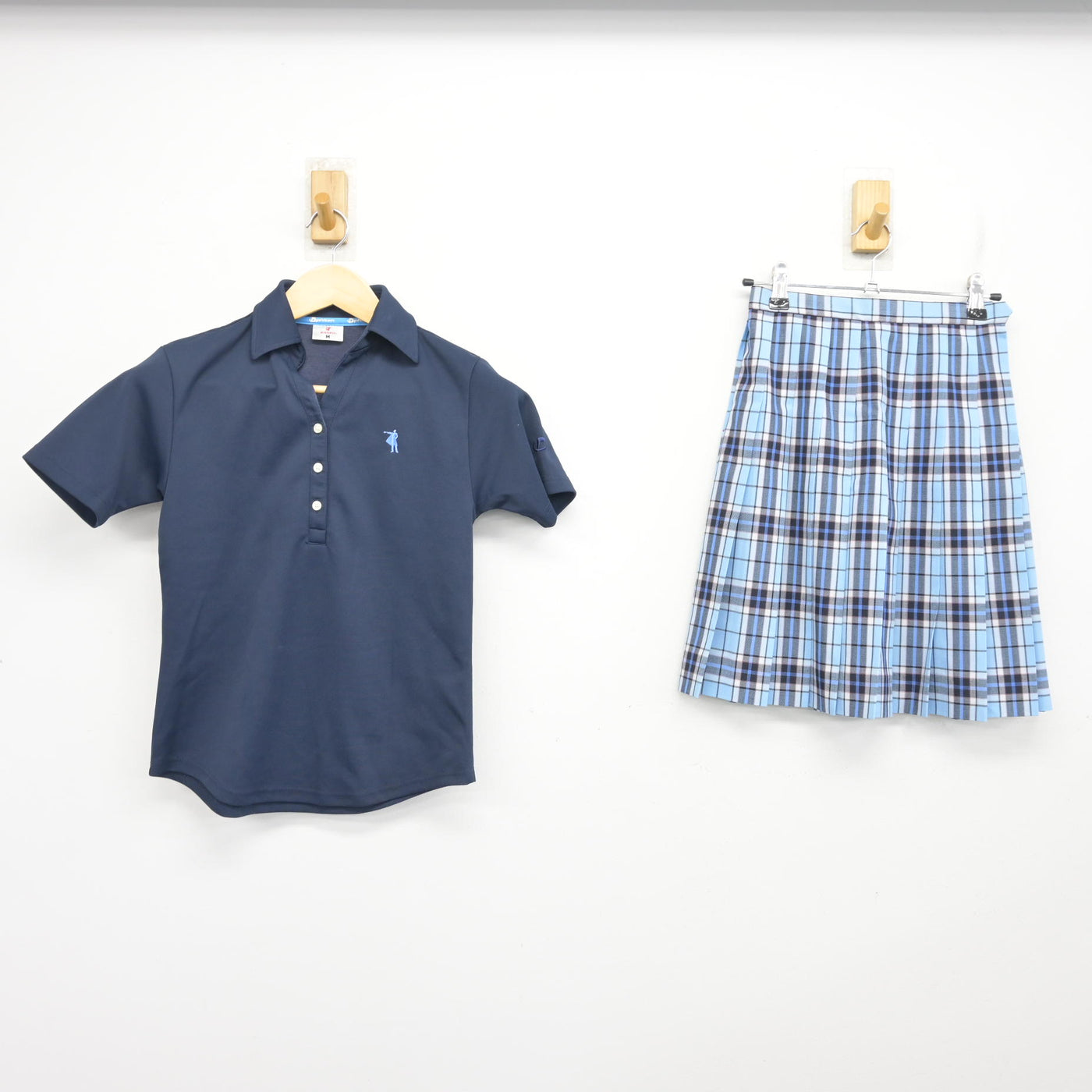 【中古】 クラーク記念国際高等学校 女子制服 2点 (シャツ・スカート) sf100961