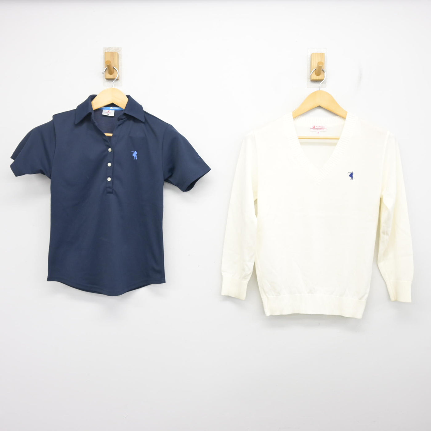 【中古】 クラーク記念国際高等学校 女子制服 2点 (ニット・シャツ) sf100962