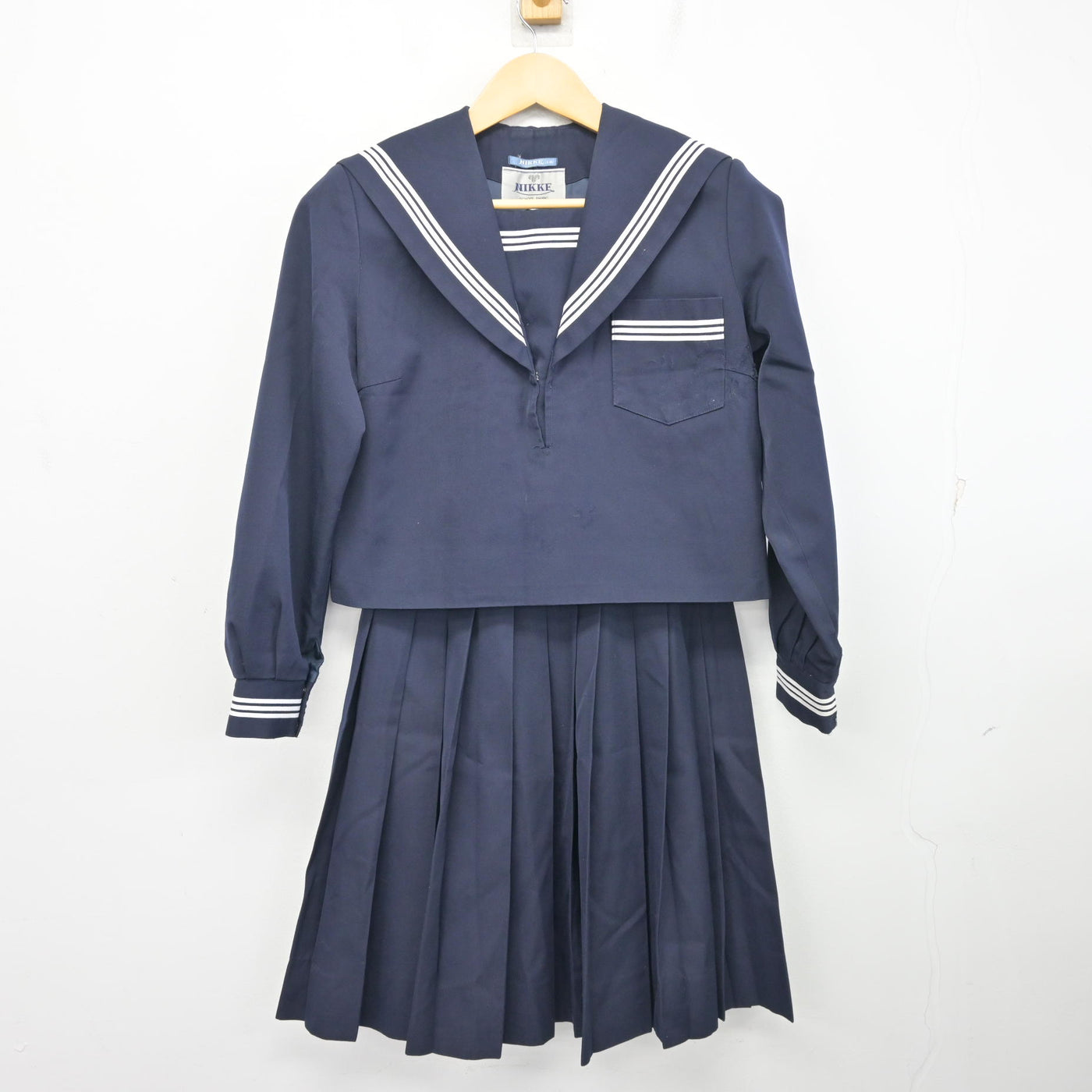 【中古】 学校名不明 女子制服 2点 (セーラー服・スカート) sf101003