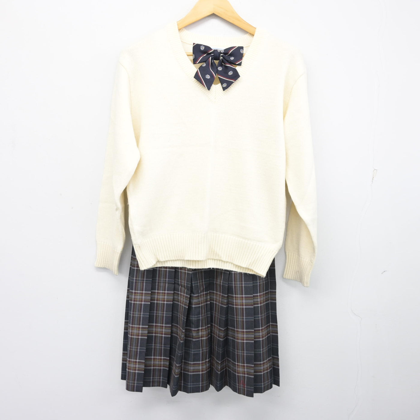 【中古】神奈川県 麻布大学附属高等学校 女子制服 3点 (ニット・スカート) sf101046