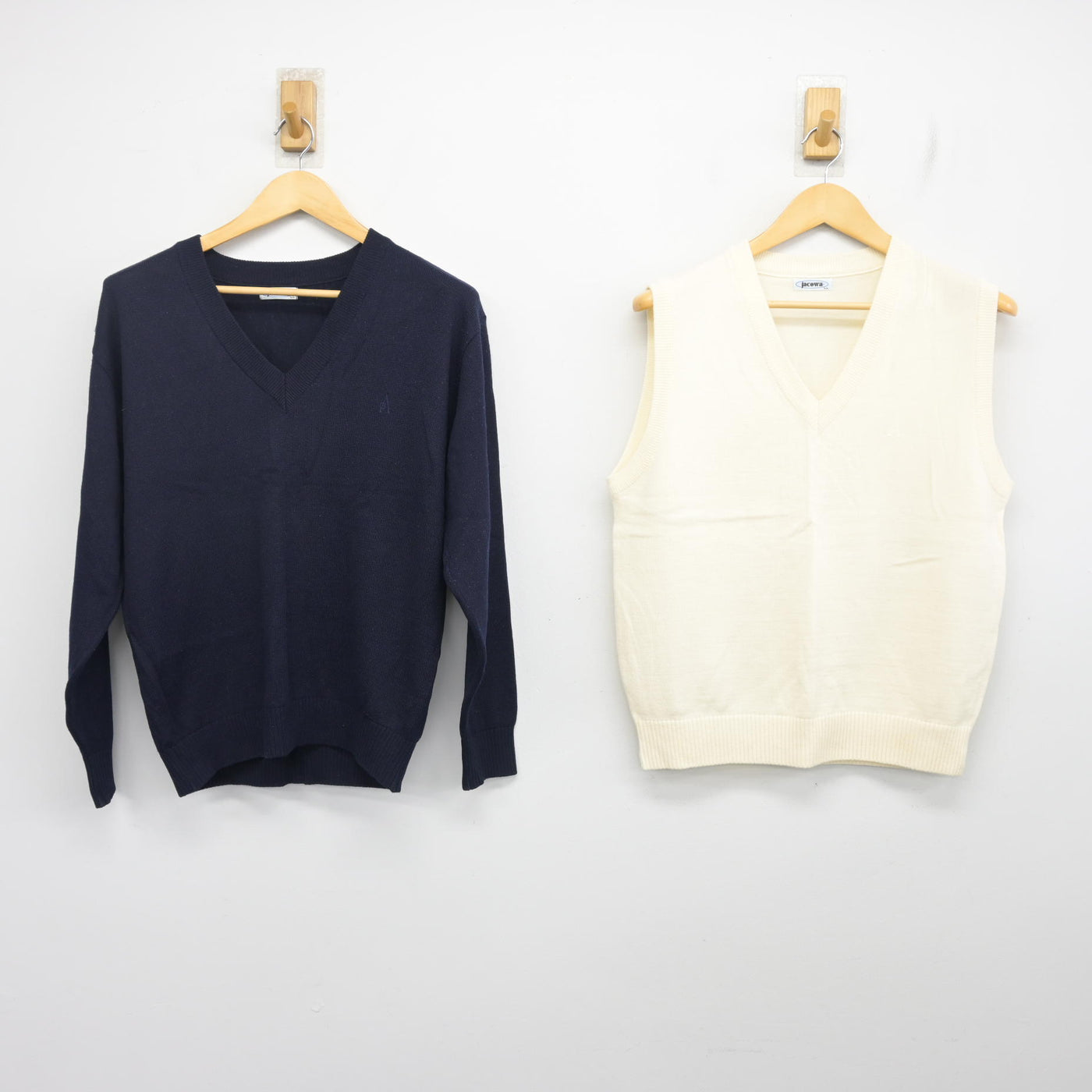 【中古】神奈川県 麻布大学附属高等学校 女子制服 2点 (ニット・ニットベスト) sf101048