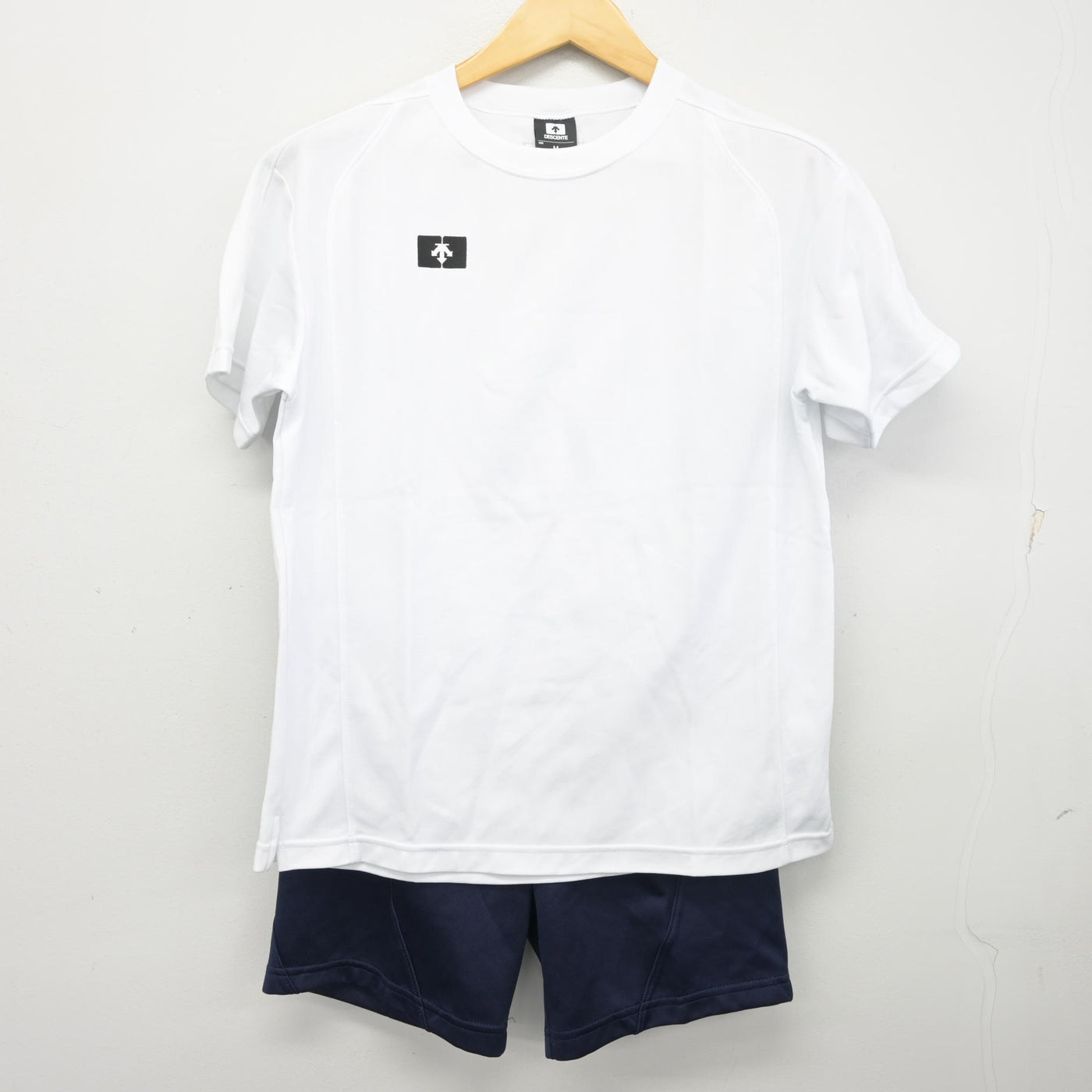 【中古】東京都 十文字高等学校 女子制服 2点 (体操服 上・体操服 下) sf101081