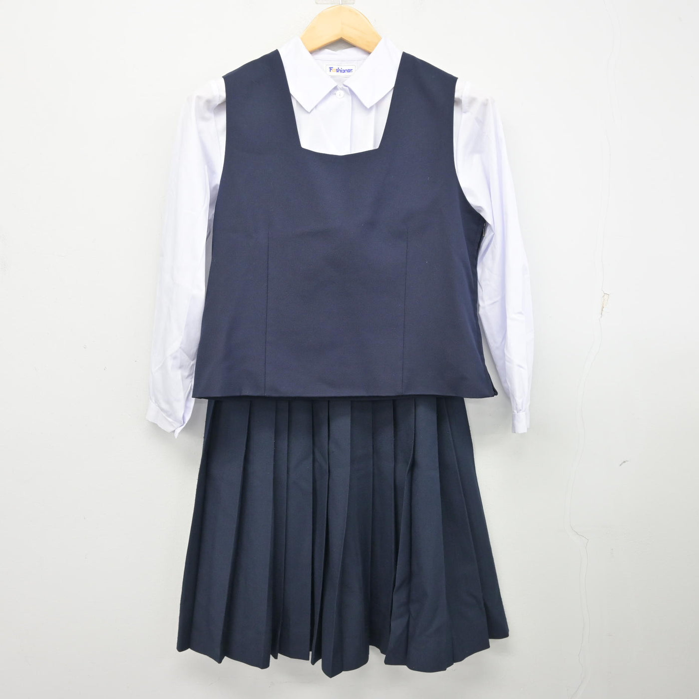 【中古】茨城県 牛久第一中学校 女子制服 4点 (ブレザー・ベスト・シャツ・スカート) sf101089