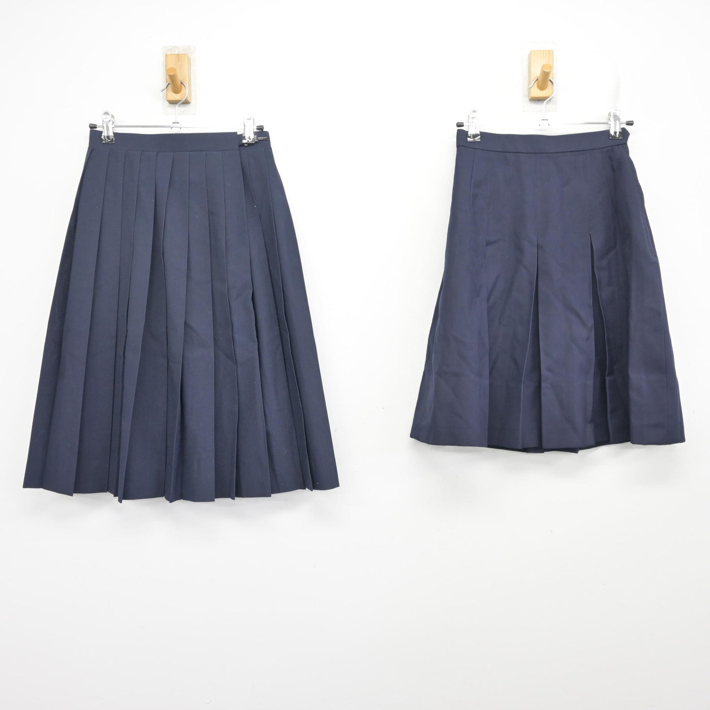 【中古】 学校名不明 女子制服 2点 (スカート・スカート) sf101093
