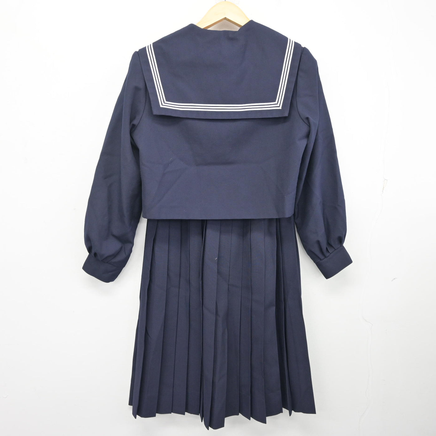 【中古】 学校名不明 女子制服 2点 (セーラー服・スカート) sf101094