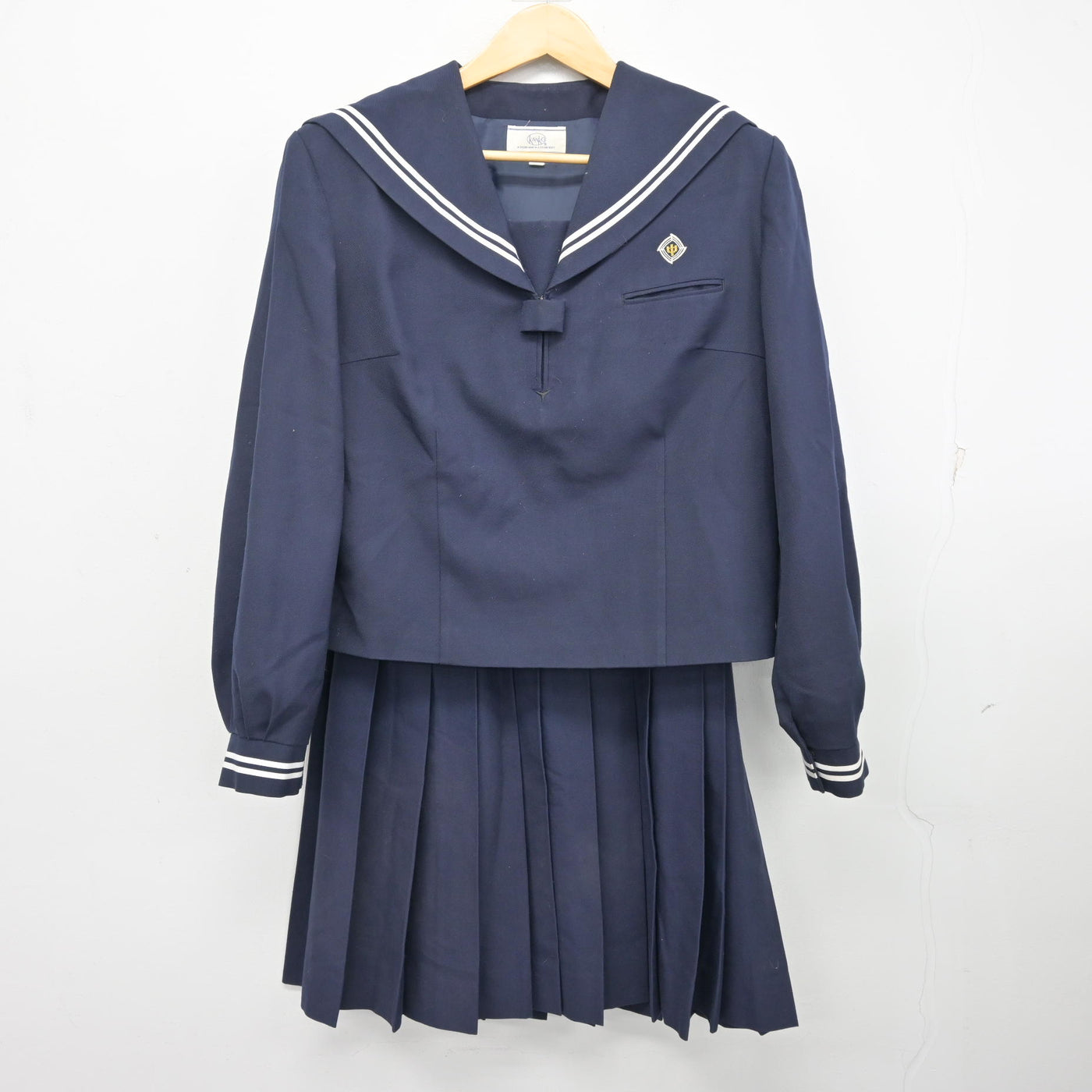 【中古】 学校名不明 女子制服 2点 (セーラー服・スカート) sf101095
