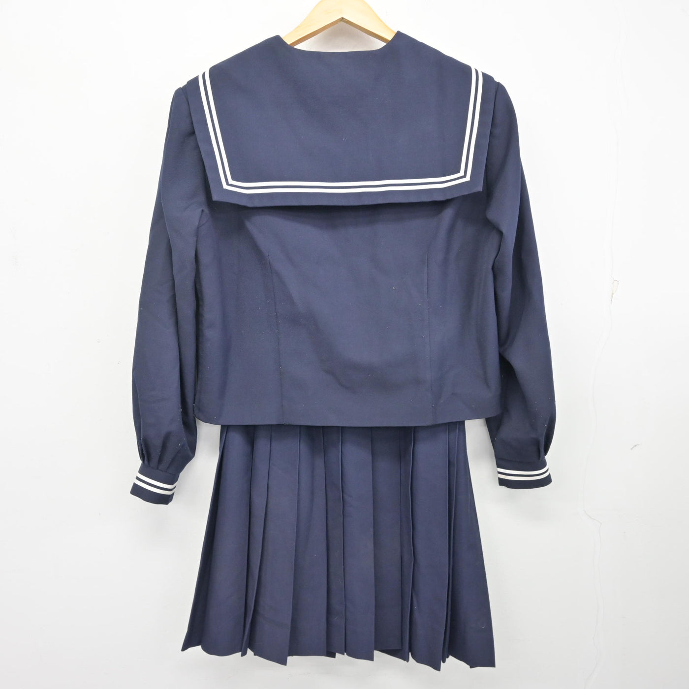 【中古】 学校名不明 女子制服 2点 (セーラー服・スカート) sf101095