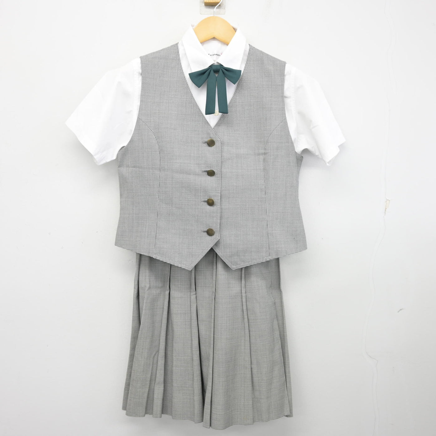【中古】岡山県 岡山城東高等学校 女子制服 4点 (ベスト・シャツ・スカート) sf101098