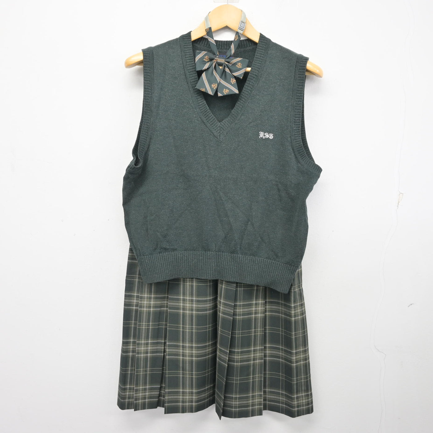【中古】埼玉県 越谷総合技術高等学校 女子制服 3点 (ニットベスト・スカート) sf101103