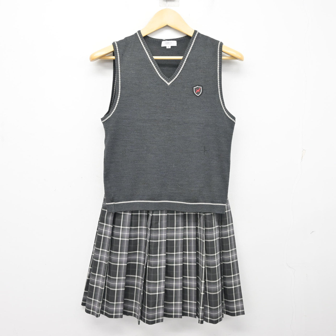 【中古】東京都 八王子高等学校 女子制服 2点 (ニットベスト・スカート) sf101107