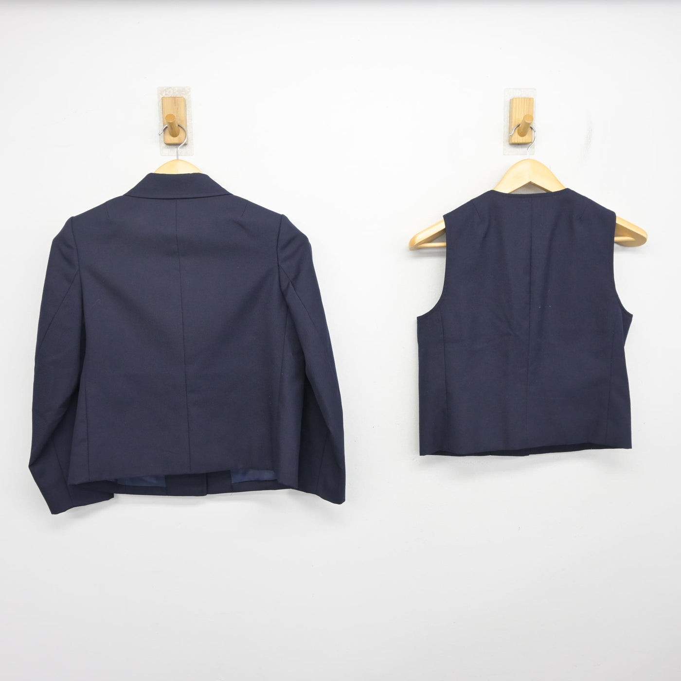 【中古】東京都 女子美術大学付属高等学校・中学校 女子制服 4点 (ブレザー・ベスト・スカート) sf101108