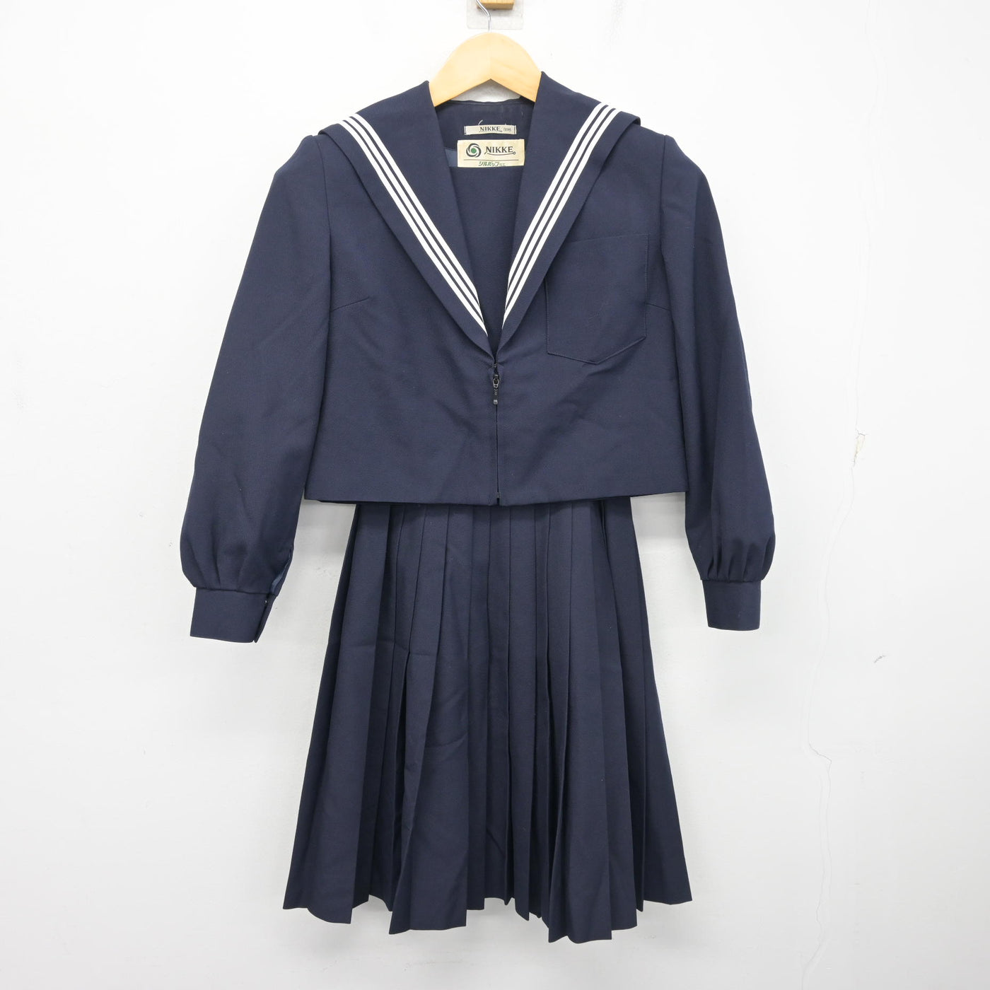 【中古】愛知県 尾西第三中学校/旧制服 女子制服 2点 (セーラー服・スカート) sf101118