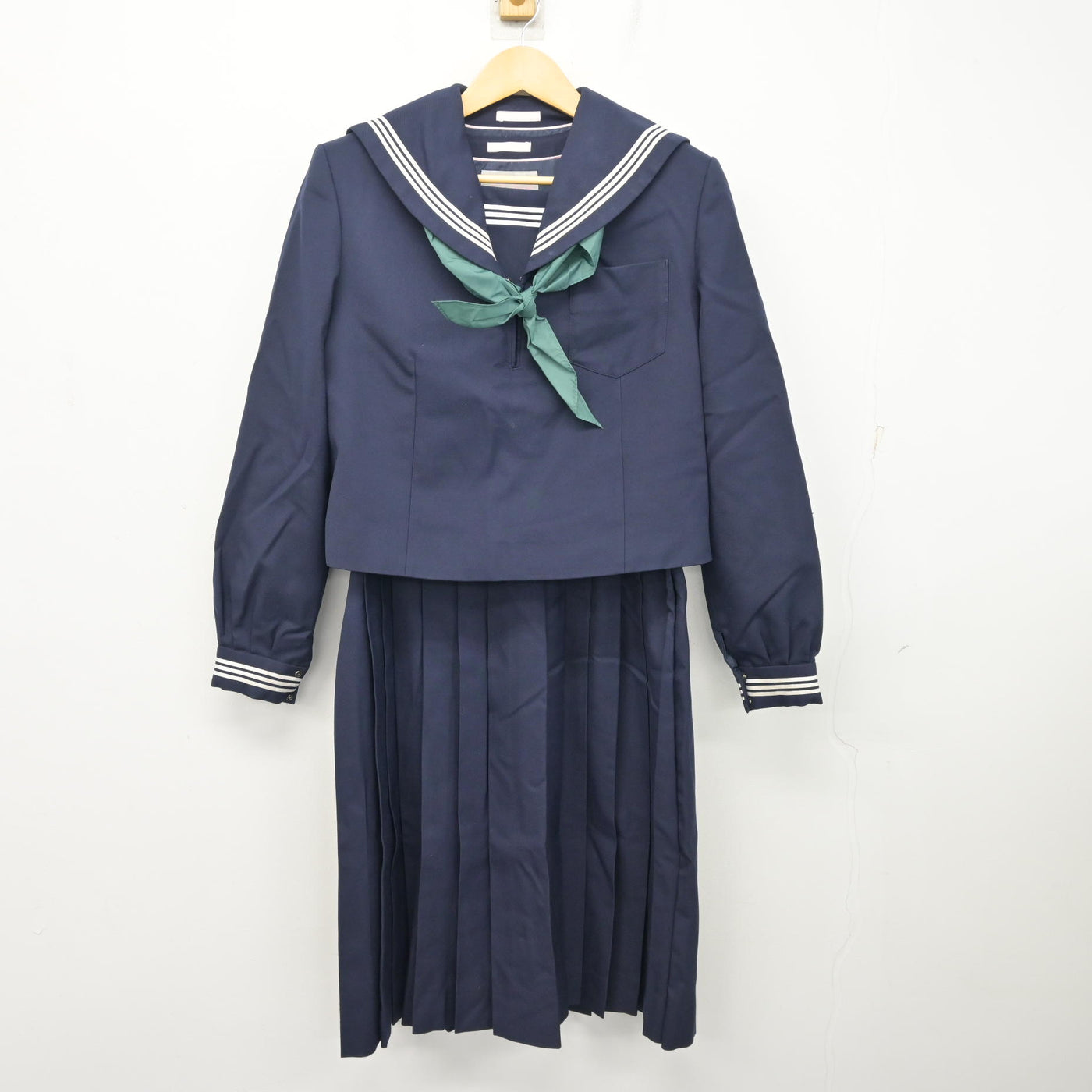 【中古】茨城県 緑岡中学校 女子制服 3点 (セーラー服・ジャンパースカート) sf101126